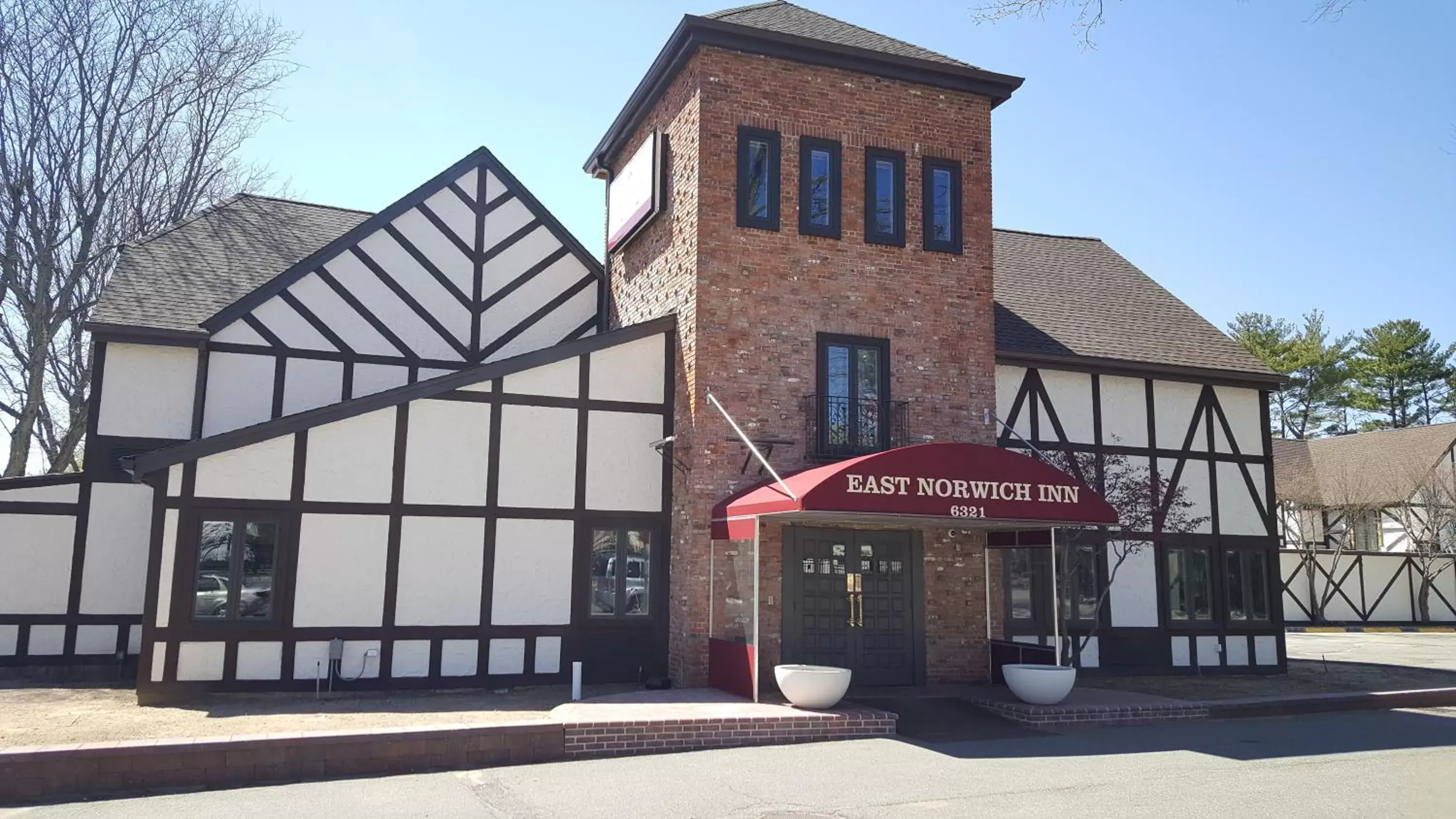 East Norwich Inn East Norwich Inn