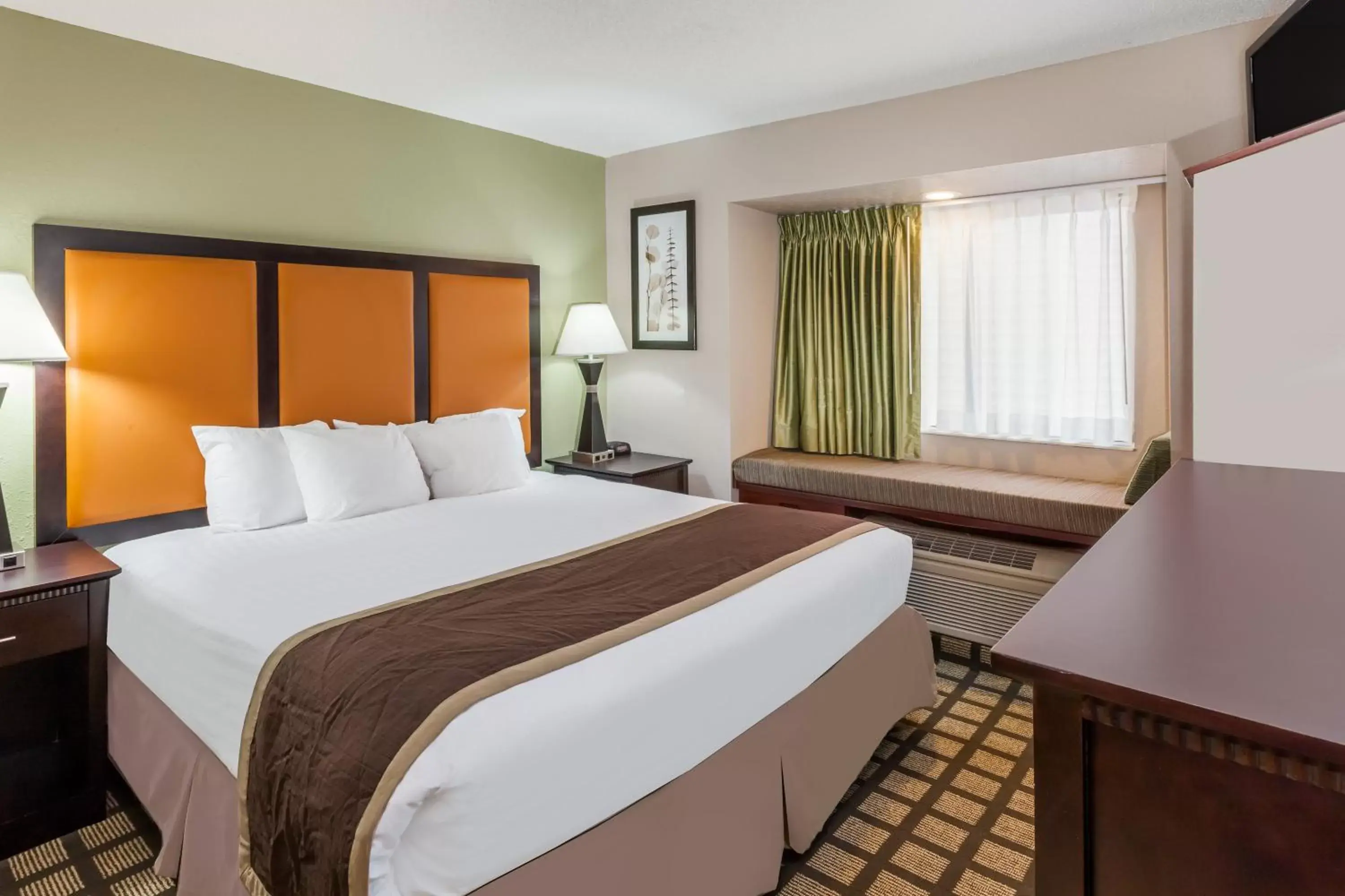 King Suite with Bath Tub - Mobility Accessible/Non-Smoking in Baymont by Wyndham Gaylord King Suite with Bath Tub - Mobility Accessible/Non-Smoking in Baymont by Wyndham Gaylord