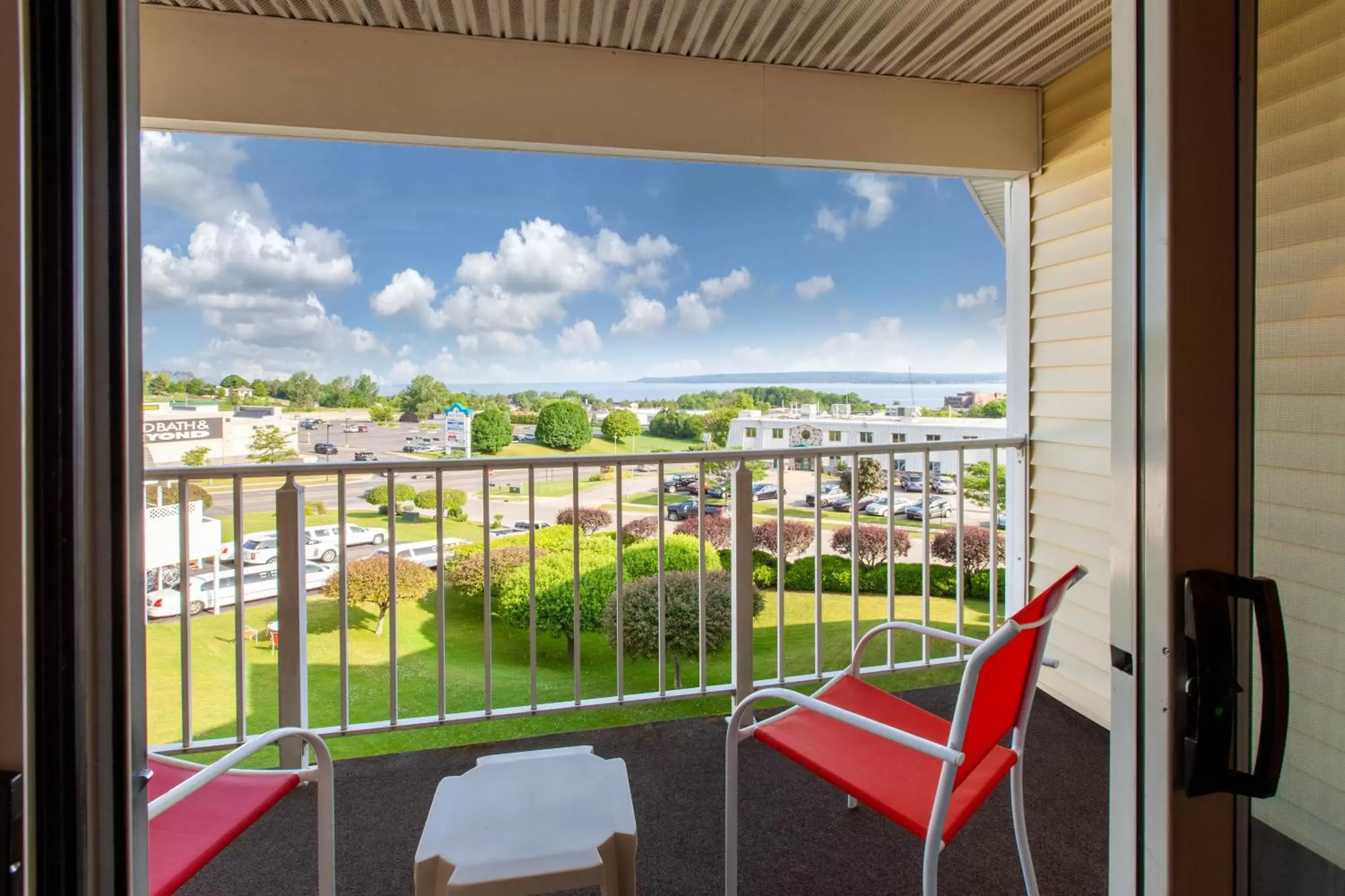 King Room with Balcony in Apple Tree Inn; SureStay Collection by Best Western King Room with Balcony in Apple Tree Inn; SureStay Collection by Best Western