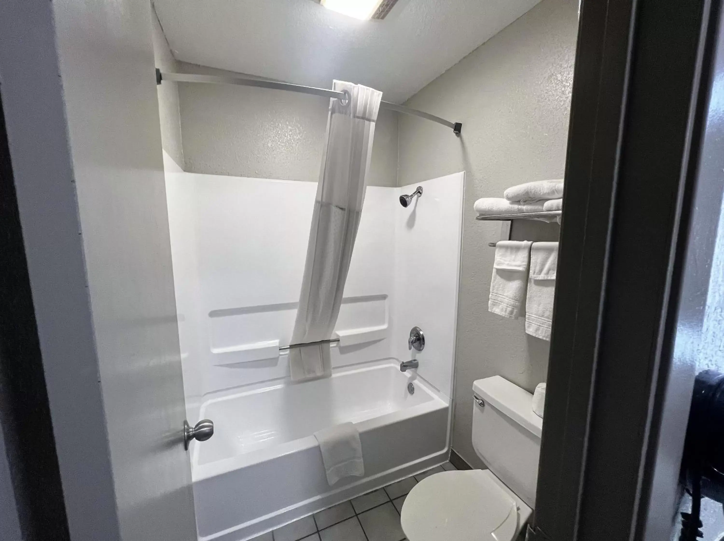 Queen Room with Two Queen Beds - Non-Smoking in Days Inn & Suites by Wyndham - Canton First Monday Trade Days Queen Room with Two Queen Beds - Non-Smoking in Days Inn & Suites by Wyndham - Canton First Monday Trade Days