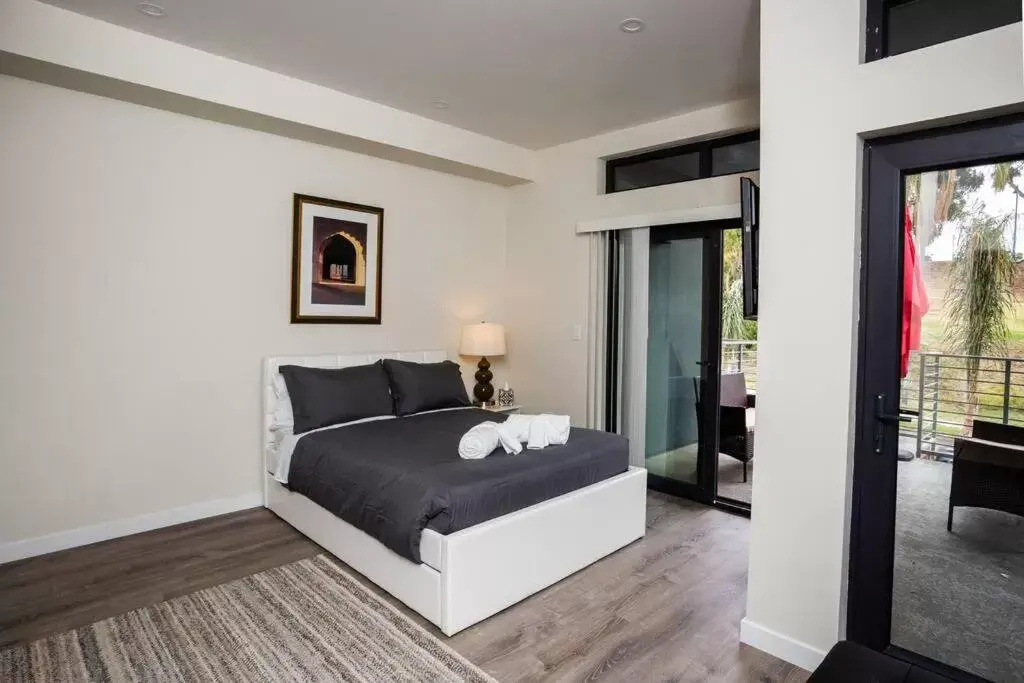 Bed in Studio with Large Balcony- San Diego Gateway Bed in Studio with Large Balcony- San Diego Gateway
