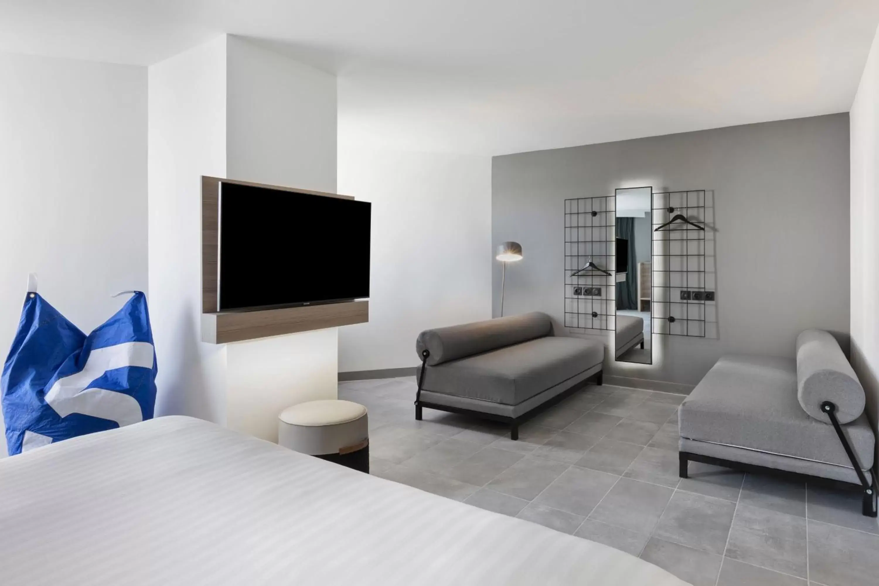 One-Bedroom Queen Suite with Sofa Bed in Moxy La Ciotat One-Bedroom Queen Suite with Sofa Bed in Moxy La Ciotat