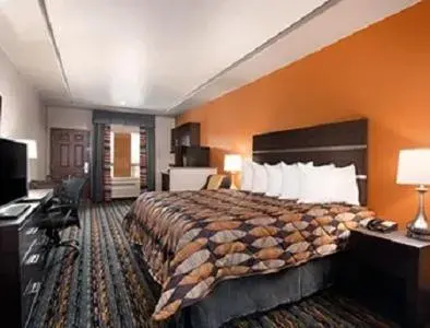 Deluxe King Suite - Non-Smoking in Days Inn by Wyndham Dilley Deluxe King Suite - Non-Smoking in Days Inn by Wyndham Dilley