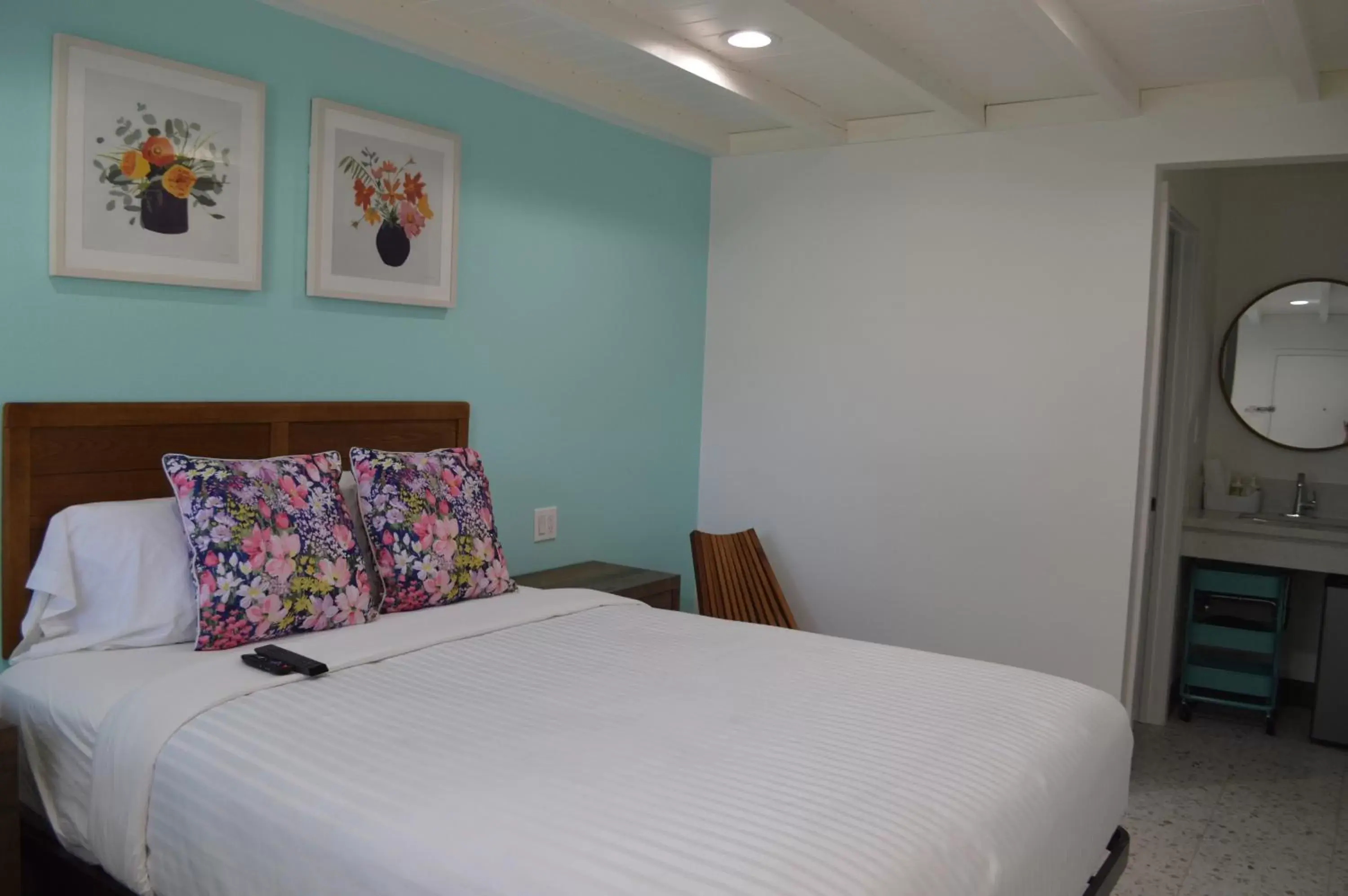 Standard Queen Room in Calafia Inn San Clemente Newly renovated Standard Queen Room in Calafia Inn San Clemente Newly renovated