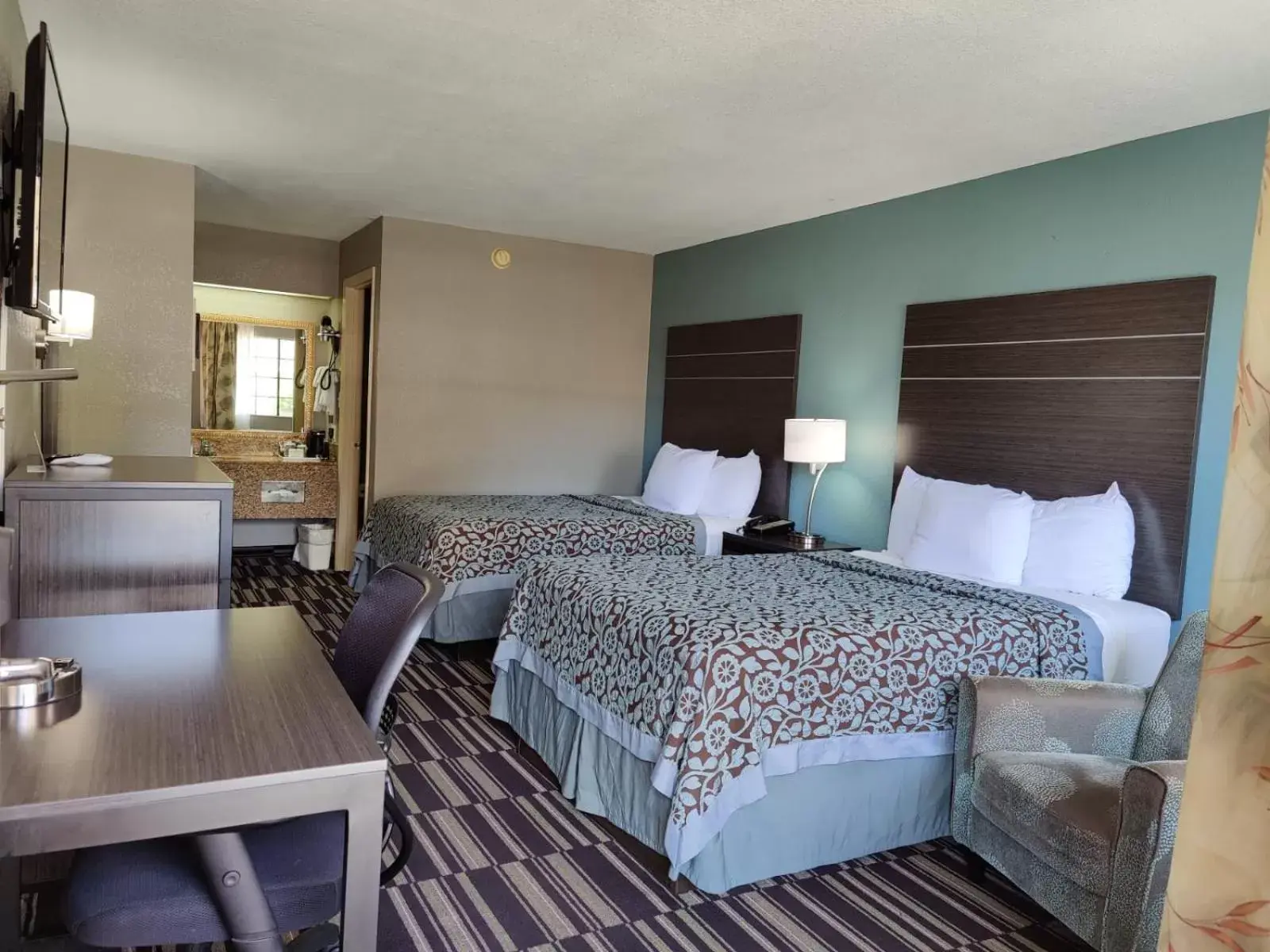 Double Room with Two Double Beds - Non-Smoking in Days Inn by Wyndham Southaven MS Double Room with Two Double Beds - Non-Smoking in Days Inn by Wyndham Southaven MS