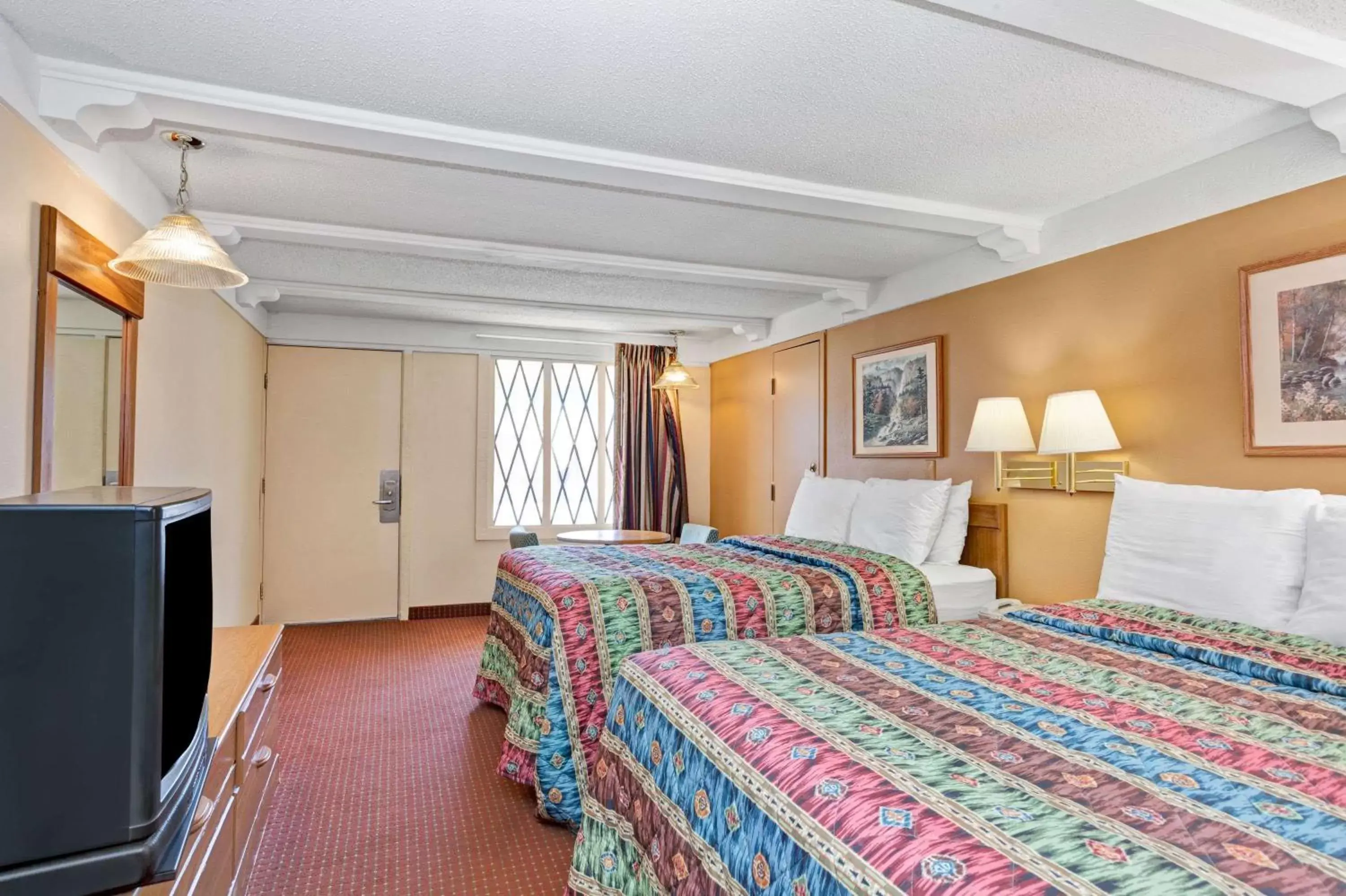 Double Room with Two Double Beds - single occupancy - Non-Smoking in Knights Inn Charleston West Virginia Double Room with Two Double Beds - single occupancy - Non-Smoking in Knights Inn Charleston West Virginia
