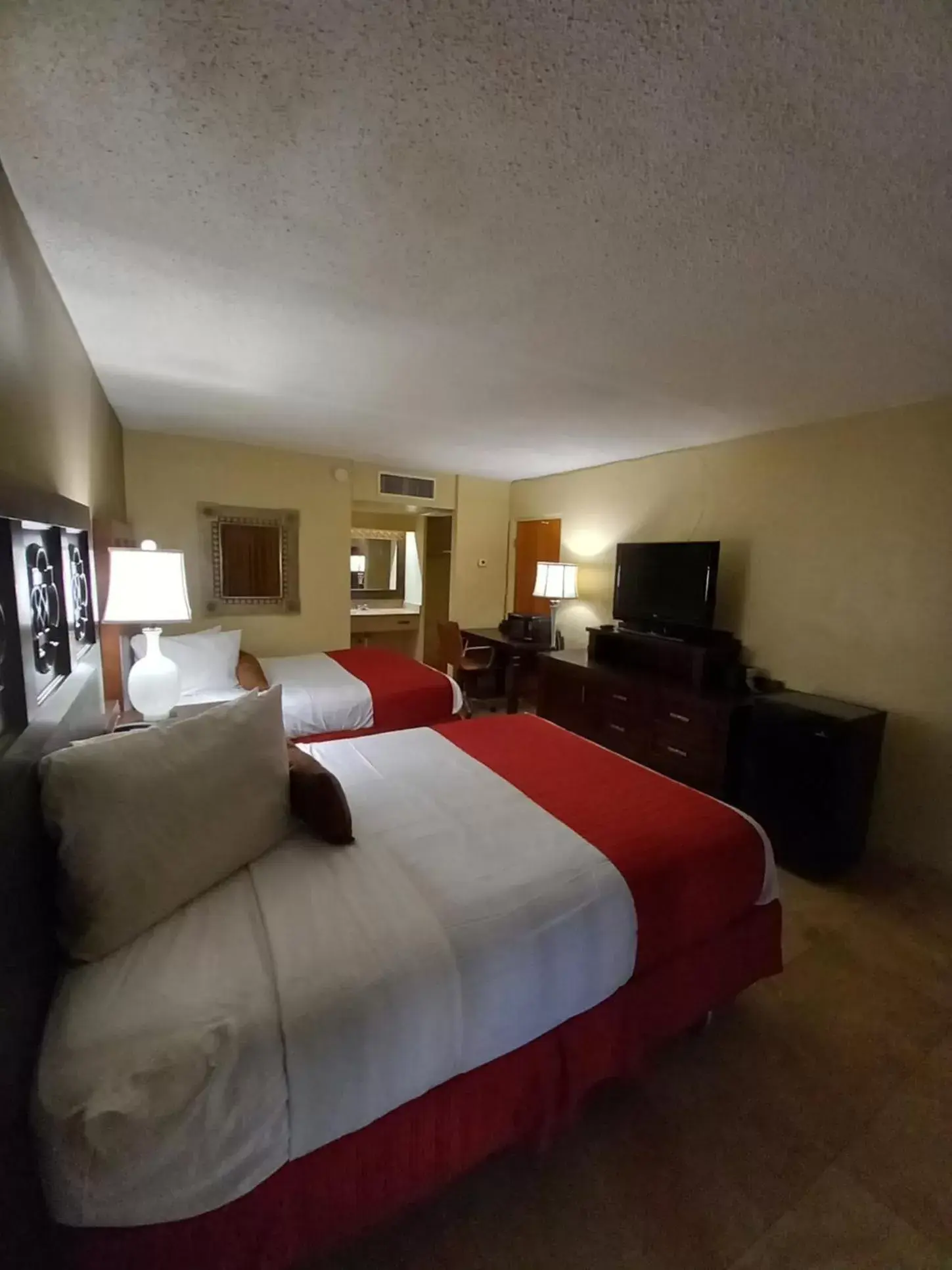 Deluxe Queen Room in Holiday Hotel Deluxe Queen Room in Holiday Hotel