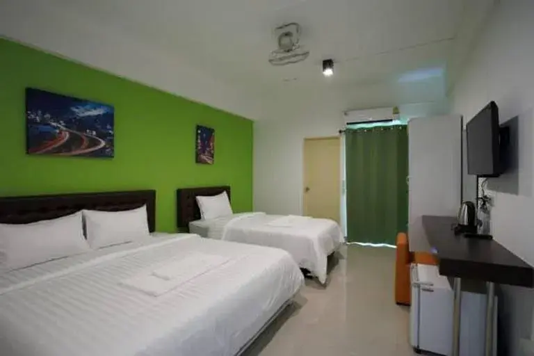 Deluxe Triple Room in 2Bedtel Deluxe Triple Room in 2Bedtel