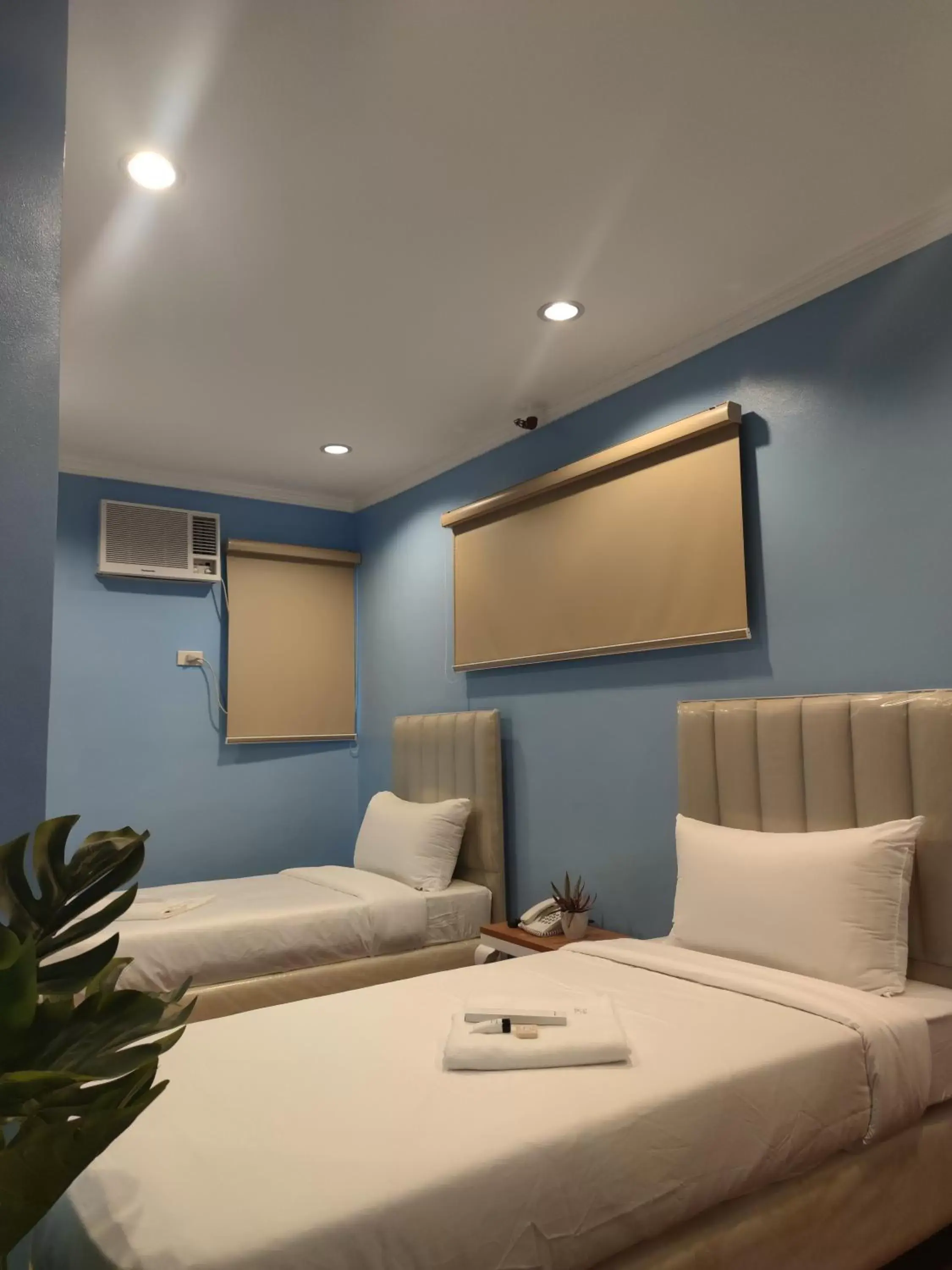 Superior Twin Room in Glory Hotel Cubao Superior Twin Room in Glory Hotel Cubao