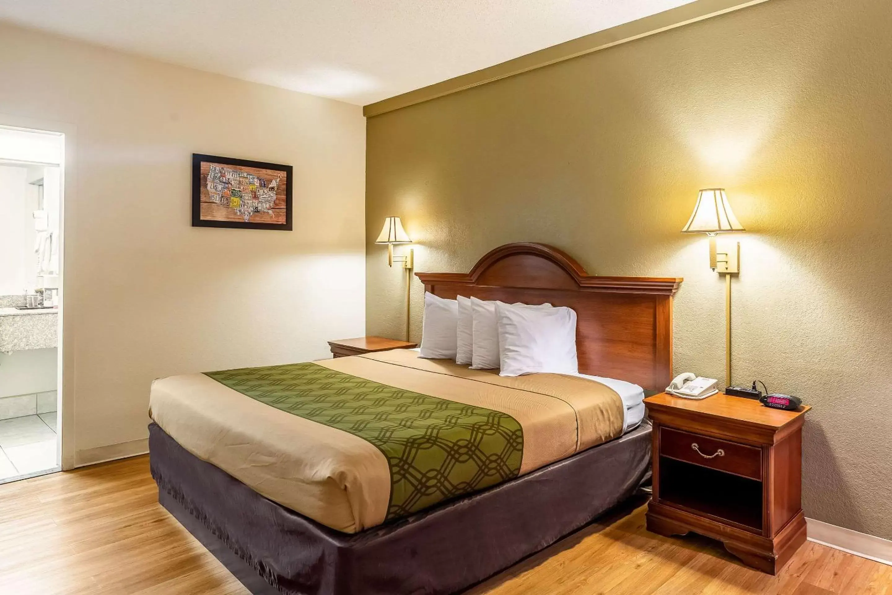 King Room - Accessible/Non-Smoking in Econo Lodge Lake City-North King Room - Accessible/Non-Smoking in Econo Lodge Lake City-North