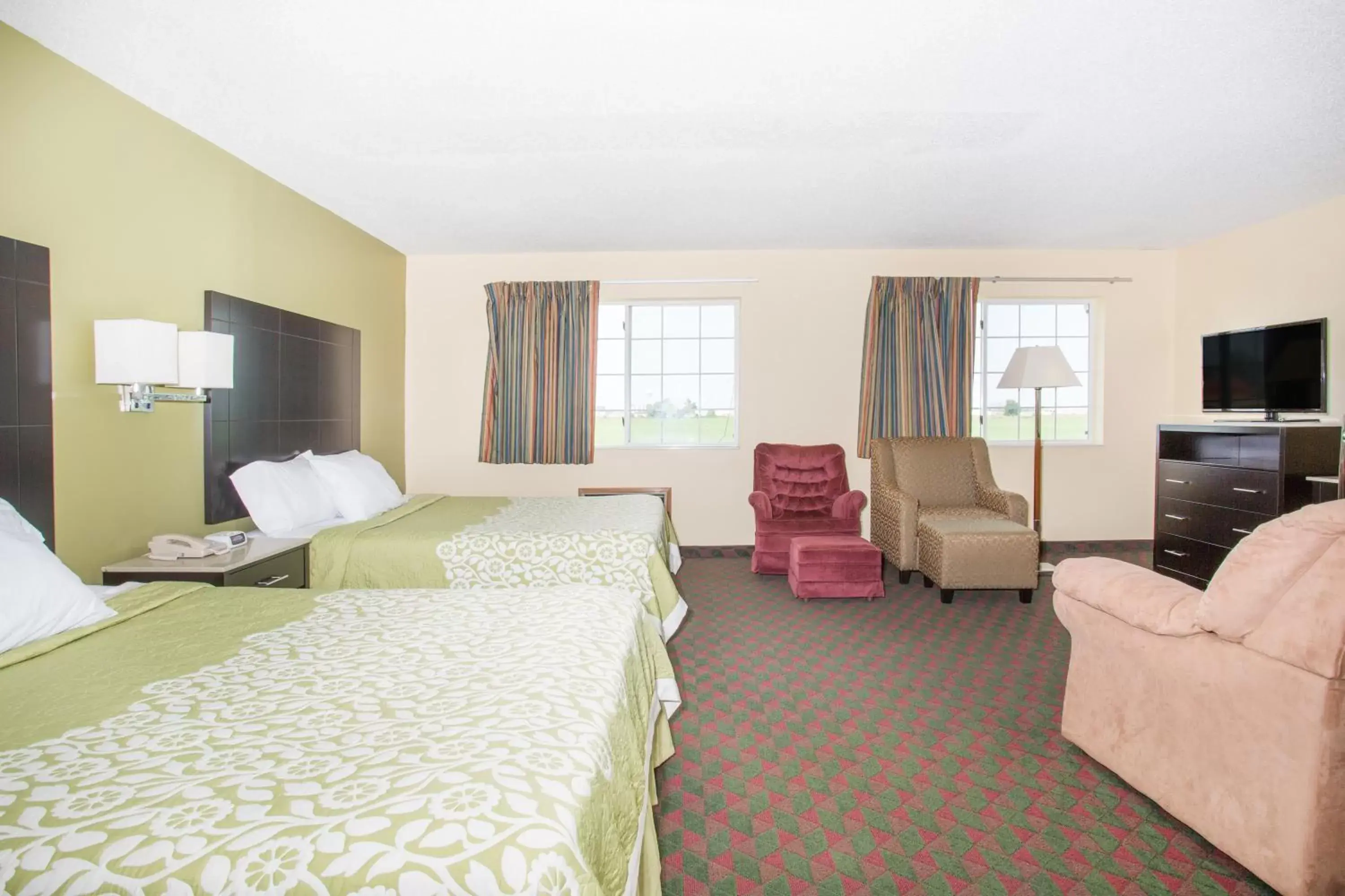 Queen Room with Two Queen Beds - Pet-Friendly/Smoking in Days Inn by Wyndham Lexington NE Queen Room with Two Queen Beds - Pet-Friendly/Smoking in Days Inn by Wyndham Lexington NE