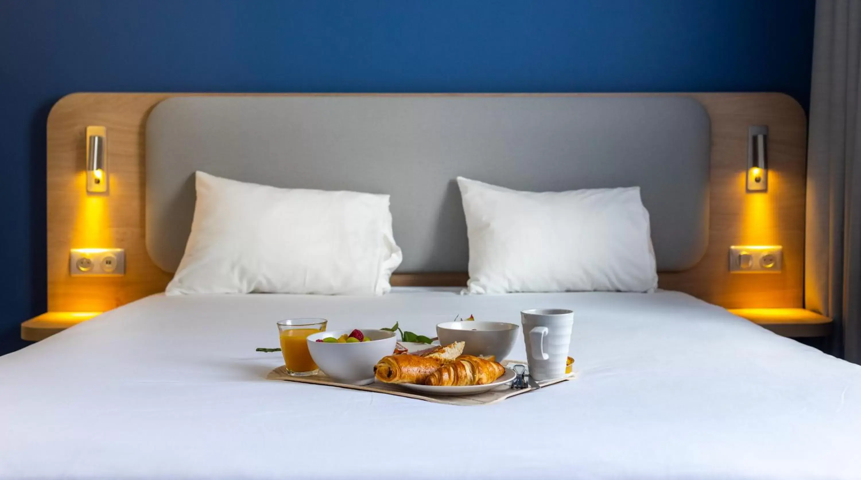 Standard Queen Room - Disability Access in B&B HOTEL Le Havre Centre Standard Queen Room - Disability Access in B&B HOTEL Le Havre Centre