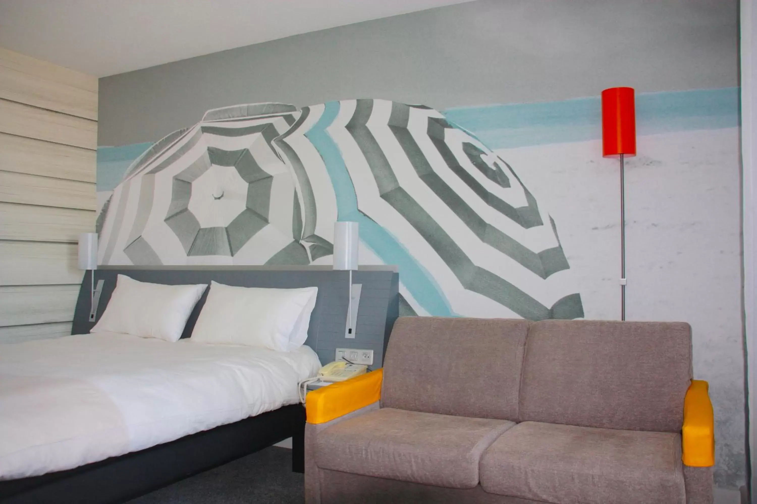 Family Room with One Double and One Sofa Bed in Ibis styles Toulon la Seyne sur Mer Family Room with One Double and One Sofa Bed in Ibis styles Toulon la Seyne sur Mer