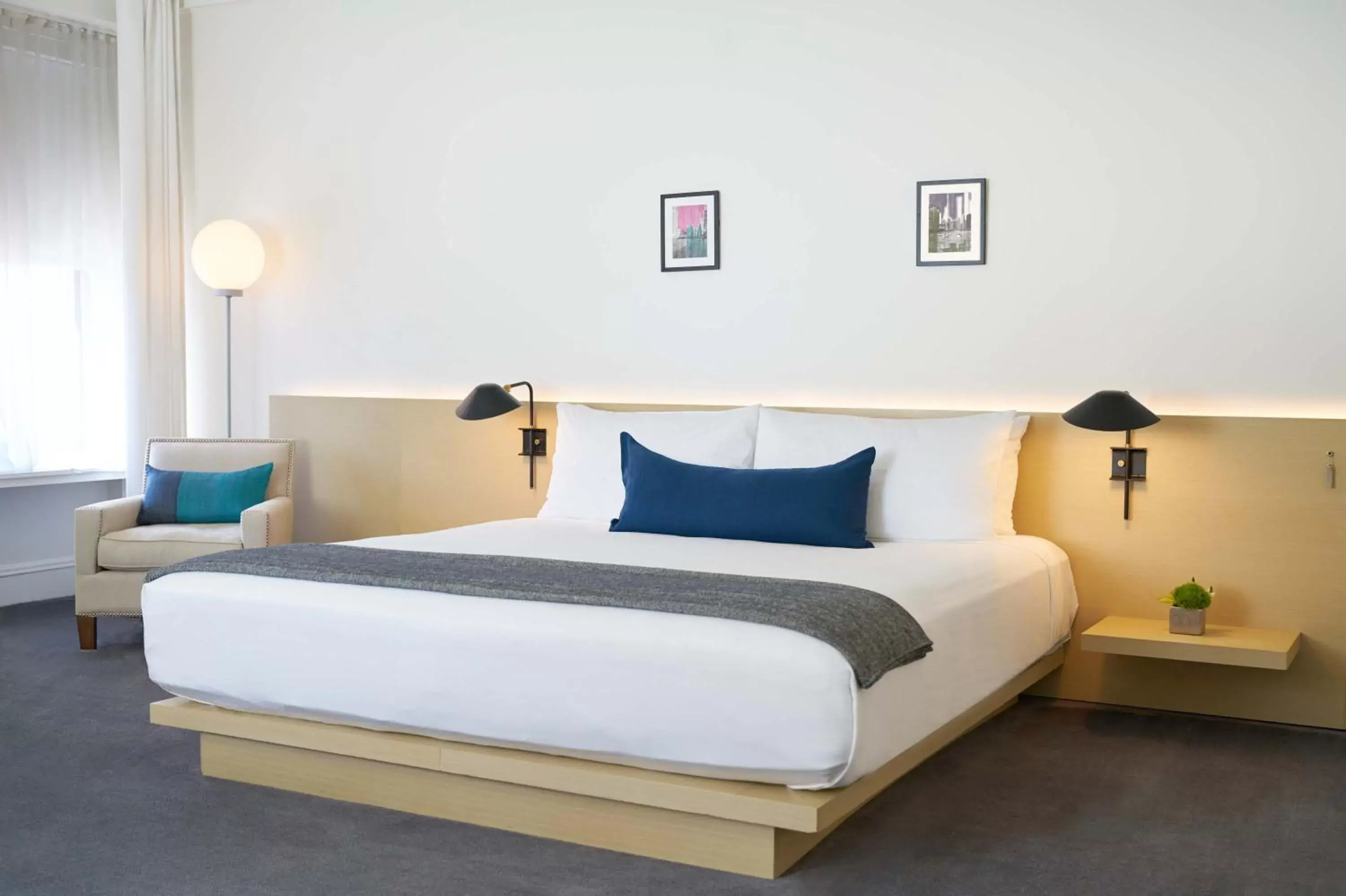 Standard King Room in Ambassador Chicago, part of JdV by Hyatt Standard King Room in Ambassador Chicago, part of JdV by Hyatt