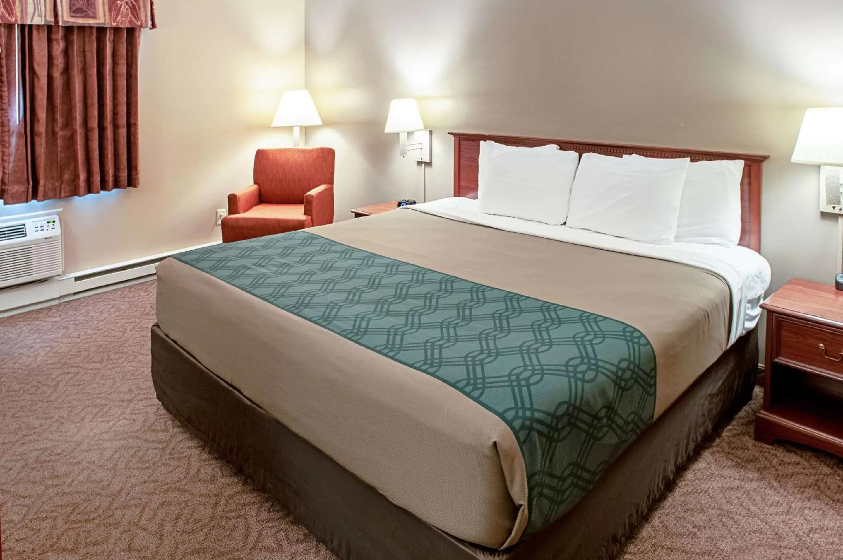 King Room - Non-Smoking in Econo Lodge On the Bay King Room - Non-Smoking in Econo Lodge On the Bay