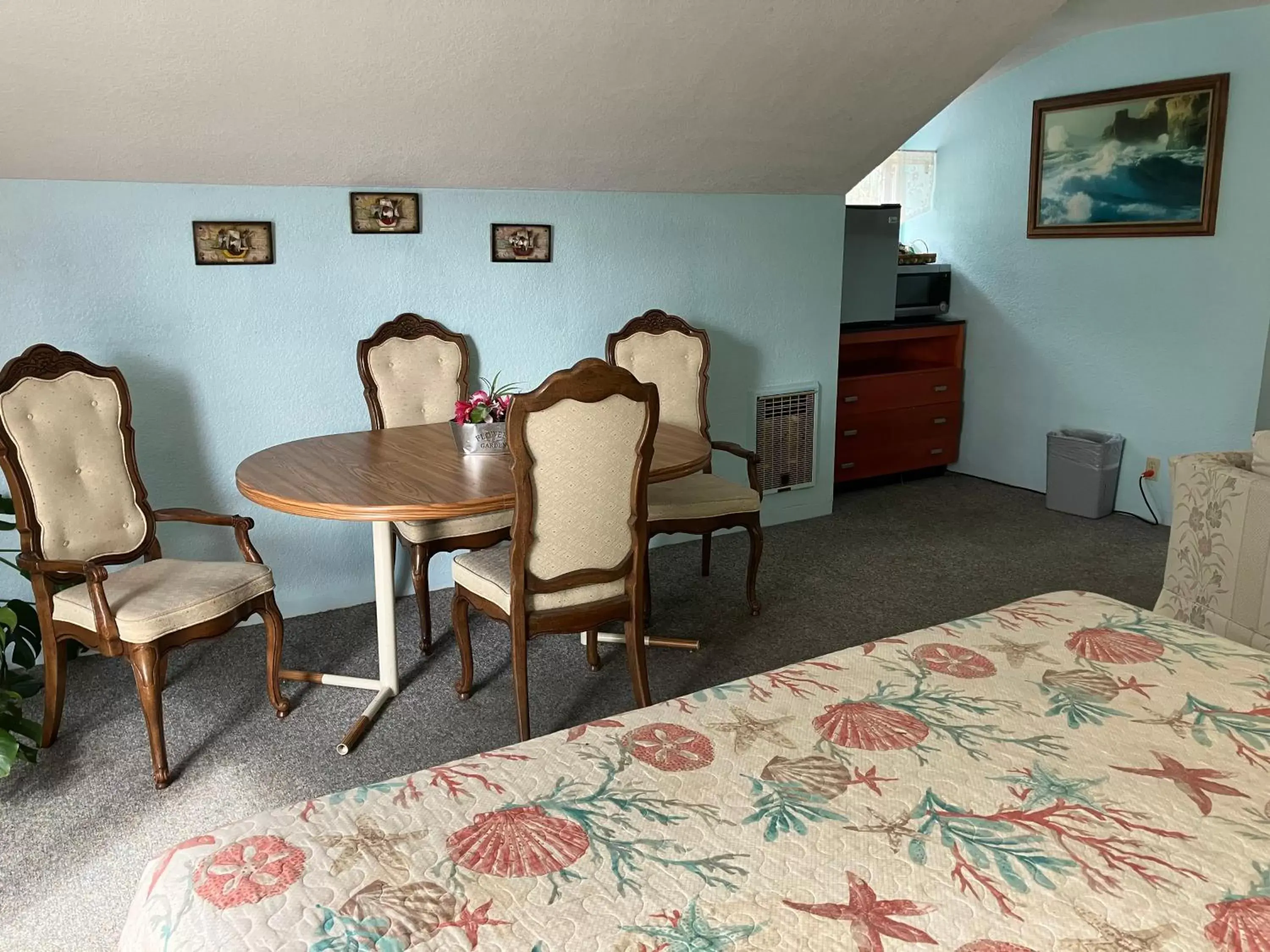 Suite with Two King Beds with Balcony in Lighthouse Inn Suite with Two King Beds with Balcony in Lighthouse Inn