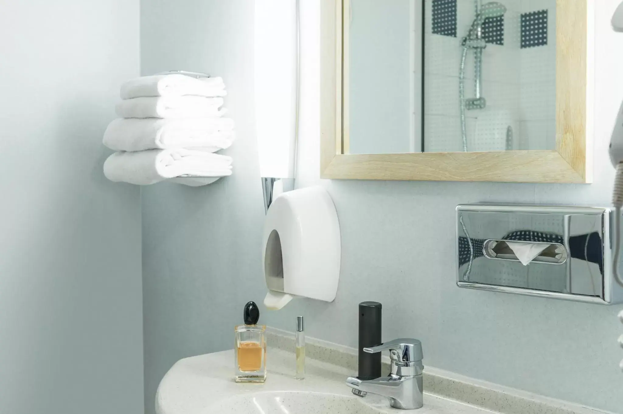 Twin Room with Balcony in ibis Styles Louvain-la-Neuve Hotel and Events Twin Room with Balcony in ibis Styles Louvain-la-Neuve Hotel and Events