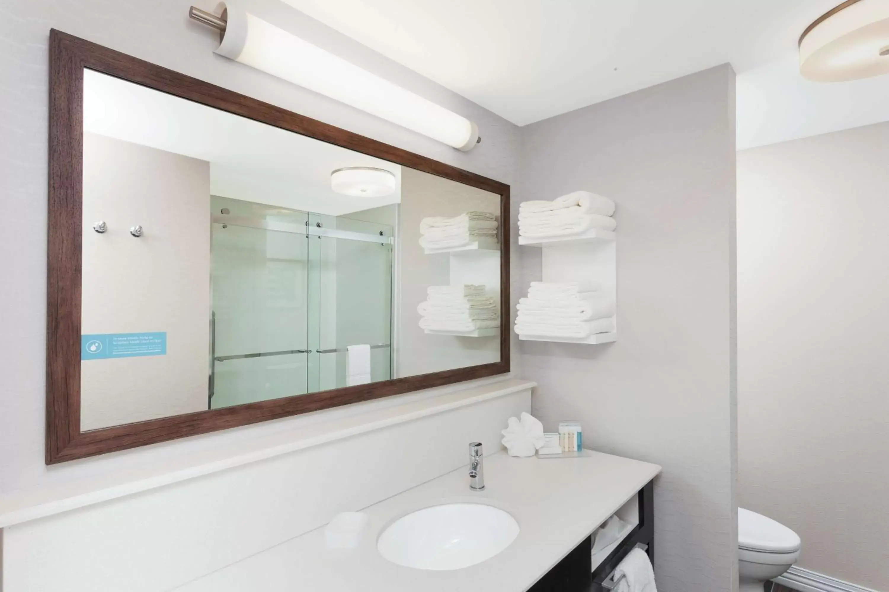 King Room with Sofa Bed - Hearing Accessible/Non-Smoking in Hampton Inn Kennebunk Kennebunkport Me King Room with Sofa Bed - Hearing Accessible/Non-Smoking in Hampton Inn Kennebunk Kennebunkport Me