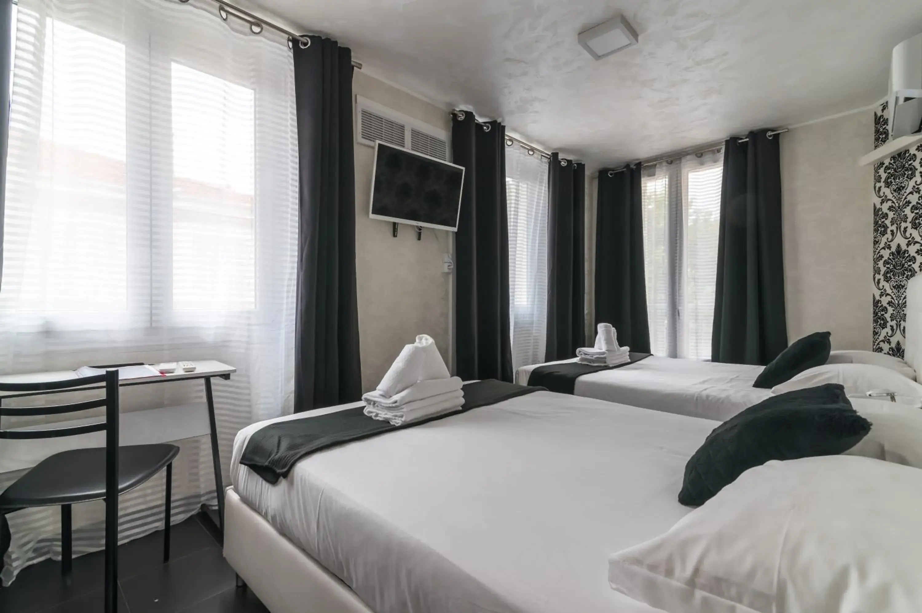 Family Room in Hotel des Congrès et Festivals Family Room in Hotel des Congrès et Festivals