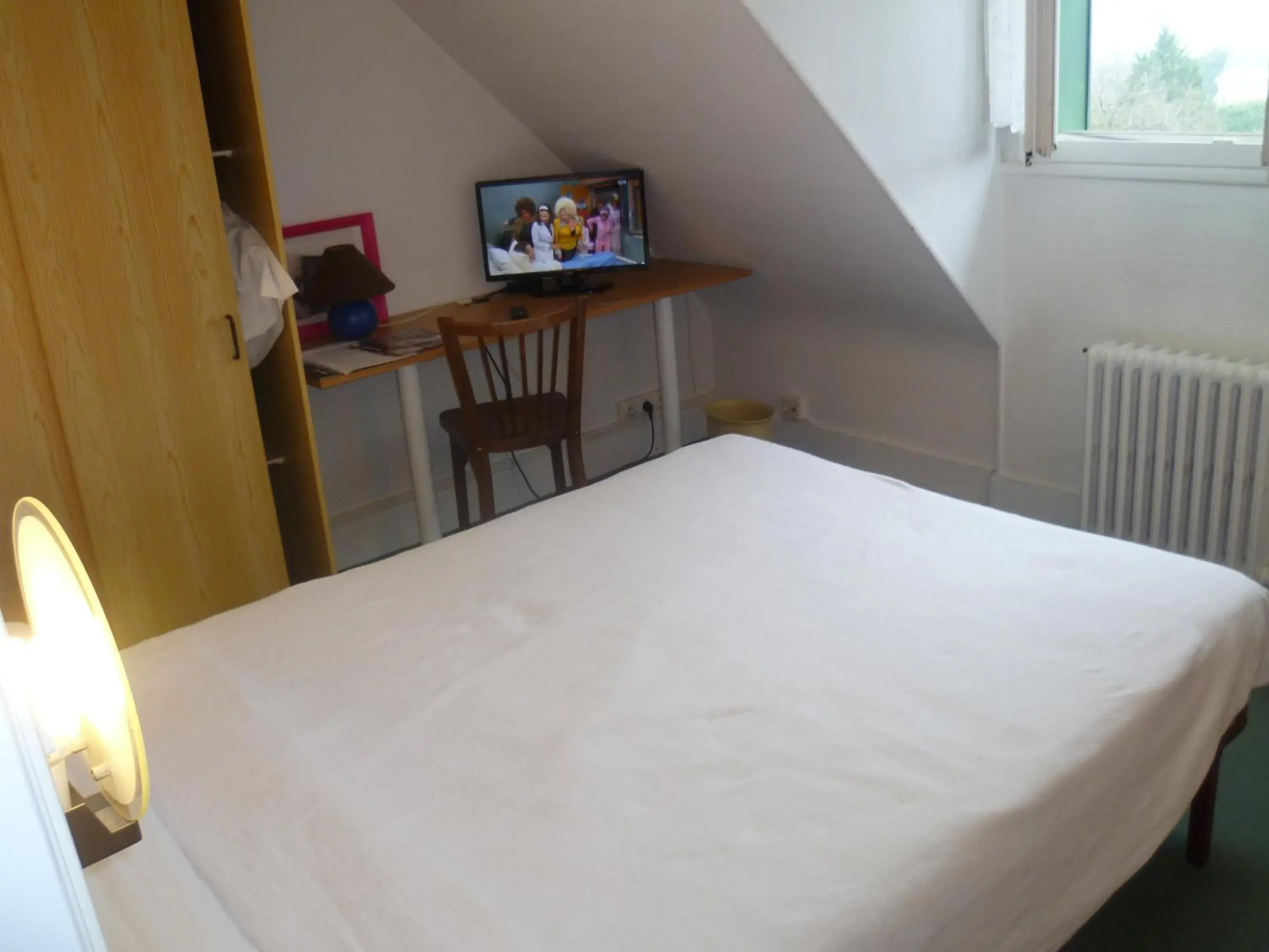 Double Room with Shared Bathroom and Toilets in Hôtel Beauséjour Double Room with Shared Bathroom and Toilets in Hôtel Beauséjour