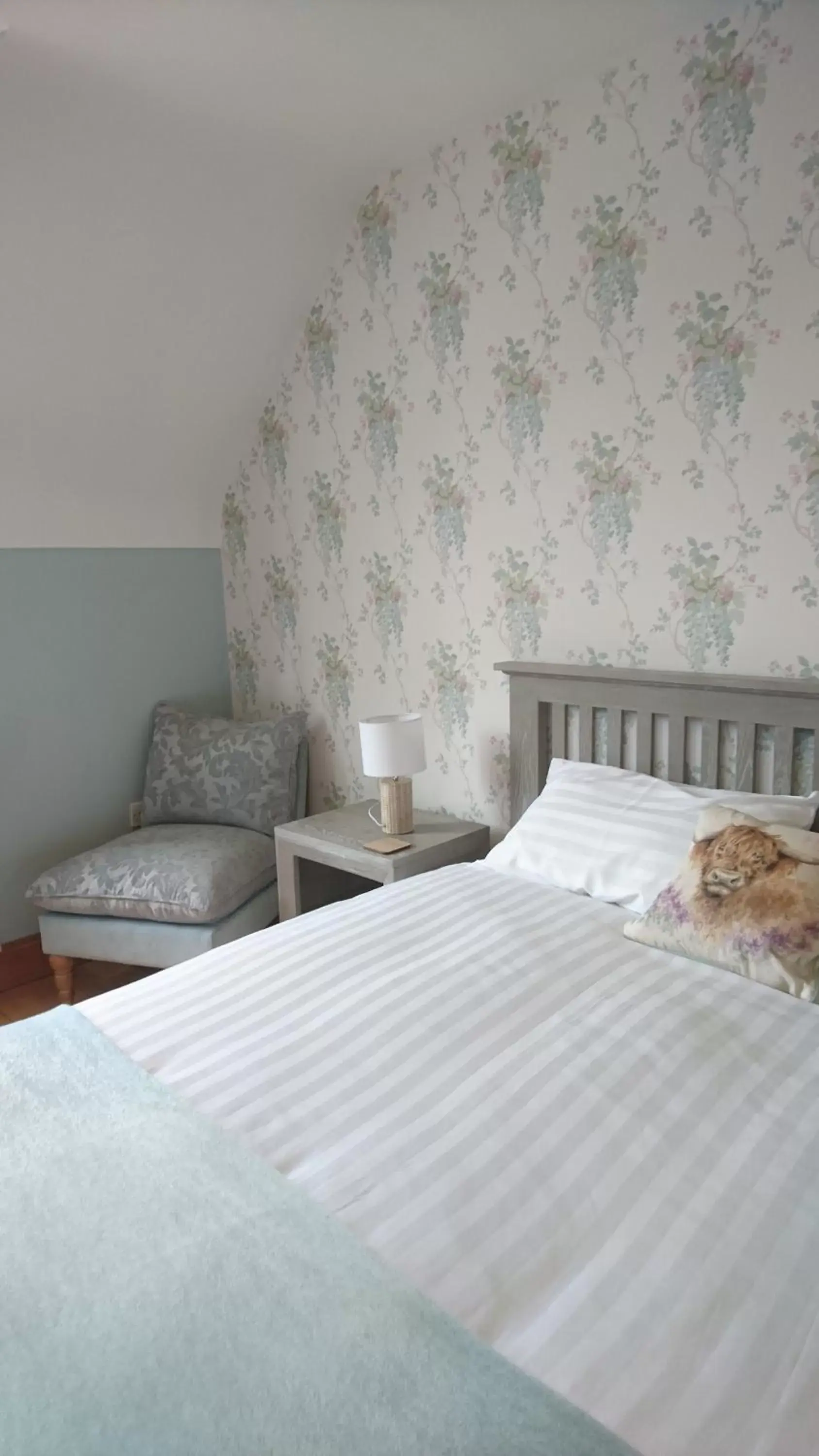 Deluxe Double Room (2 Adults + 1 Child) in Rossclare Lodge Deluxe Double Room (2 Adults + 1 Child) in Rossclare Lodge