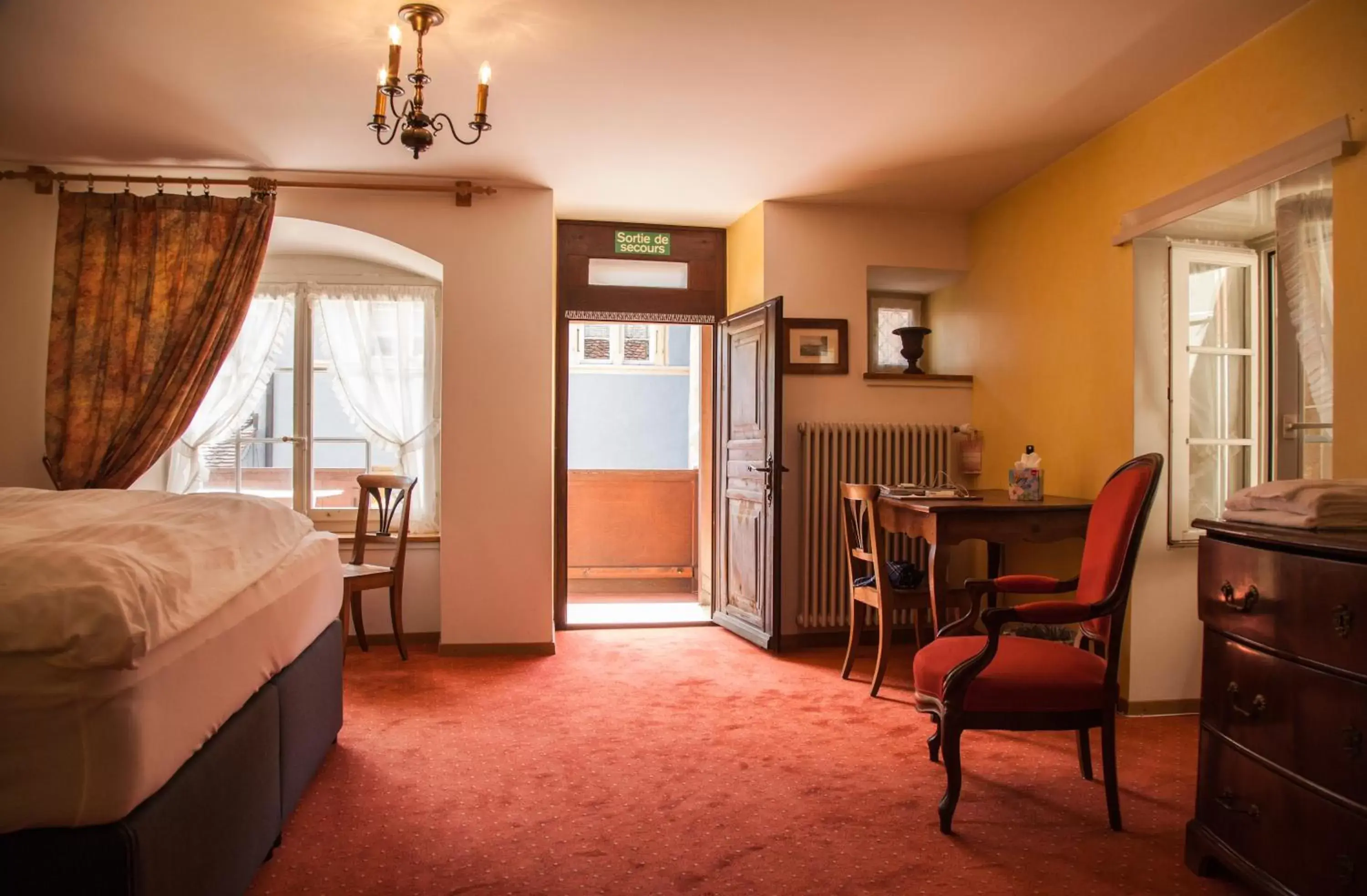 Superior Double Room in Hôtel Les Vieux Toits Superior Double Room in Hôtel Les Vieux Toits