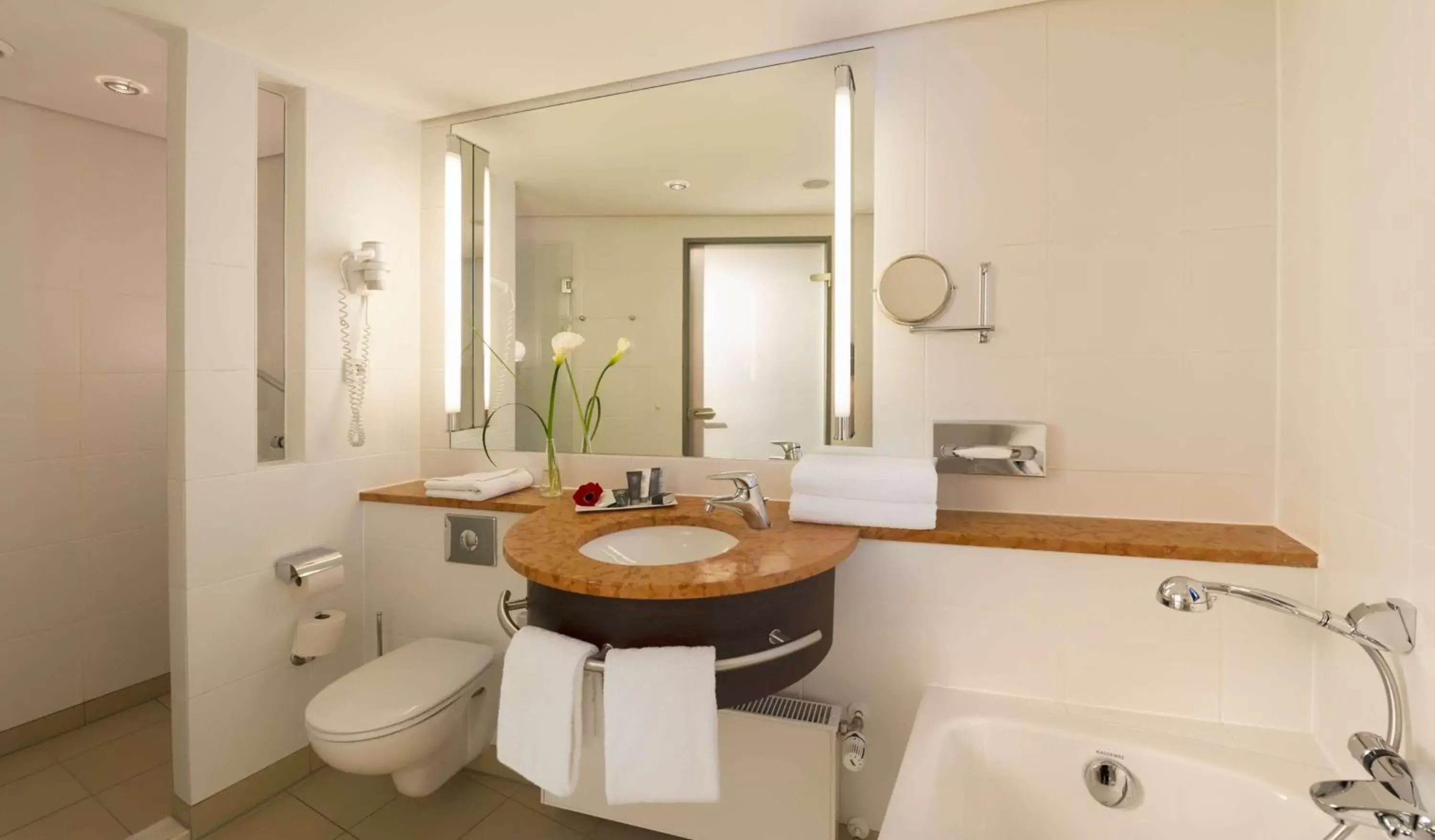 Comfort Double Room in Dorint An der Kongresshalle Augsburg Comfort Double Room in Dorint An der Kongresshalle Augsburg