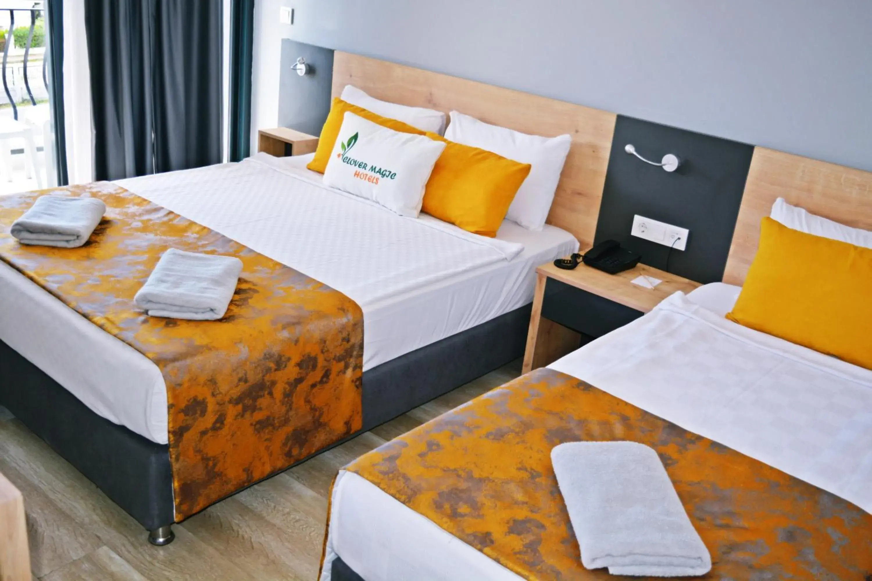 Deluxe Room in Clover Magic Park Side Hotel Deluxe Room in Clover Magic Park Side Hotel