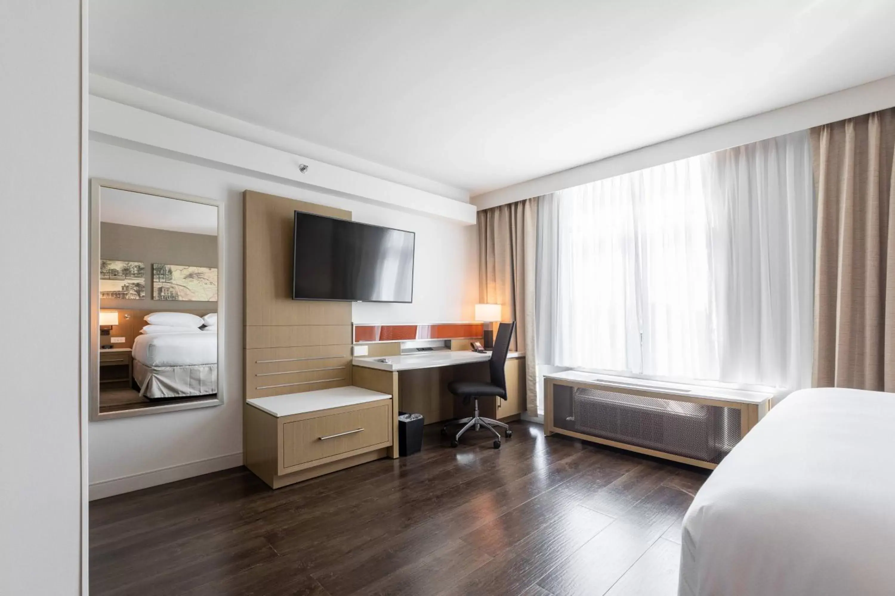 King Room with Courtyard View in Delta Hotels by Marriott Raleigh-Durham at Research Triangle Park King Room with Courtyard View in Delta Hotels by Marriott Raleigh-Durham at Research Triangle Park