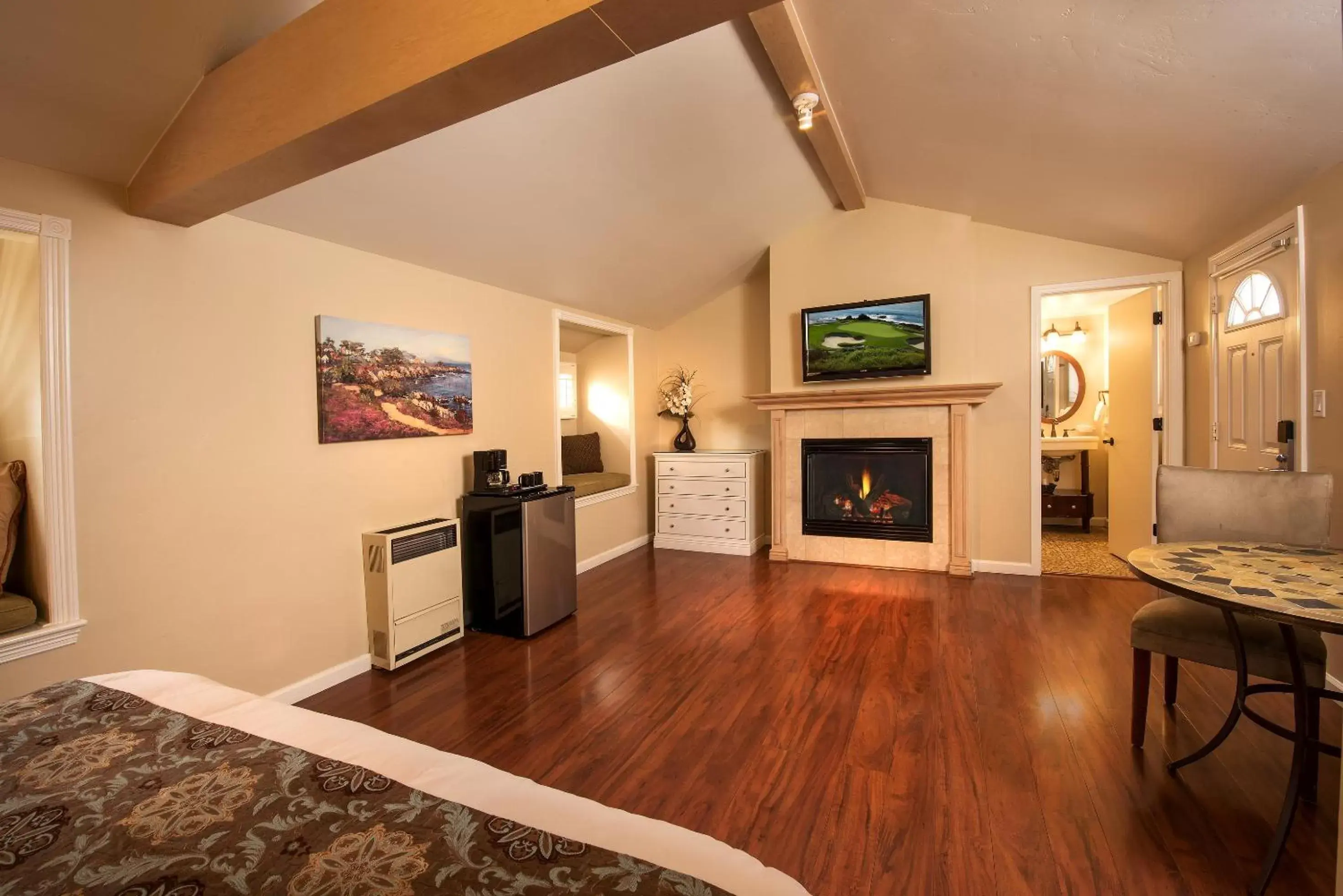 King Room with Fireplace in Sunset Inn Pacific Grove King Room with Fireplace in Sunset Inn Pacific Grove
