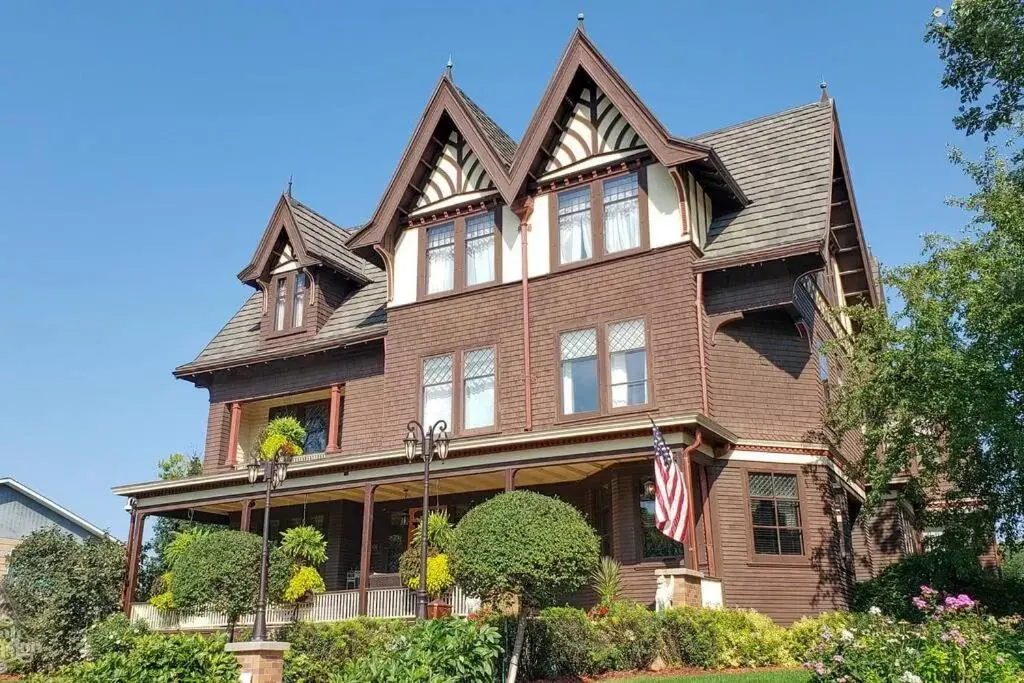 Property Building in Chocolate Mansion Property Building in Chocolate Mansion