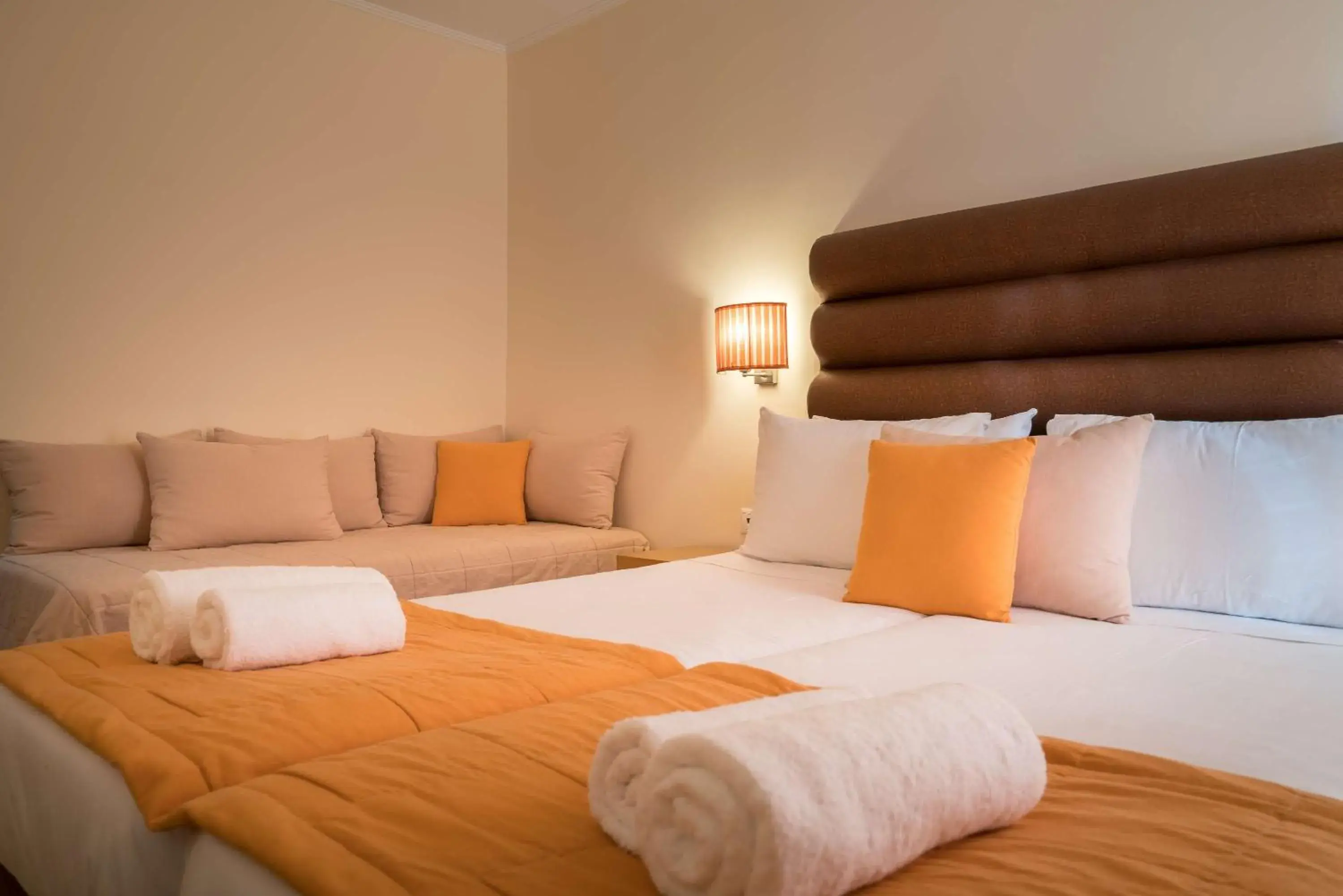 Triple Room with Three Single Beds and Bath Tub in Galaxy Beach Resort BW Premier Collection Triple Room with Three Single Beds and Bath Tub in Galaxy Beach Resort BW Premier Collection