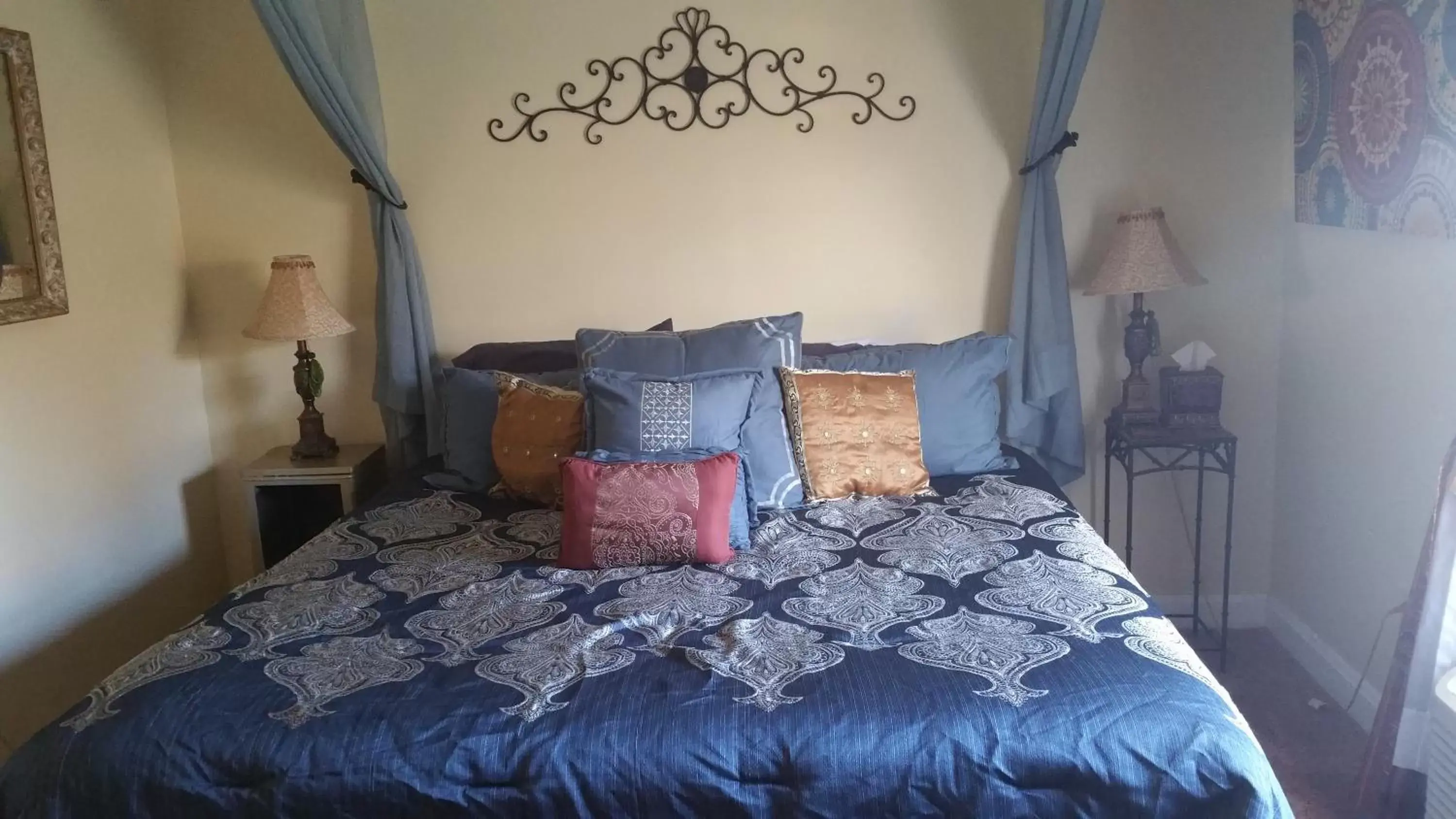 Standard King Room in Woodstock Inn Bed & Breakfast Standard King Room in Woodstock Inn Bed & Breakfast