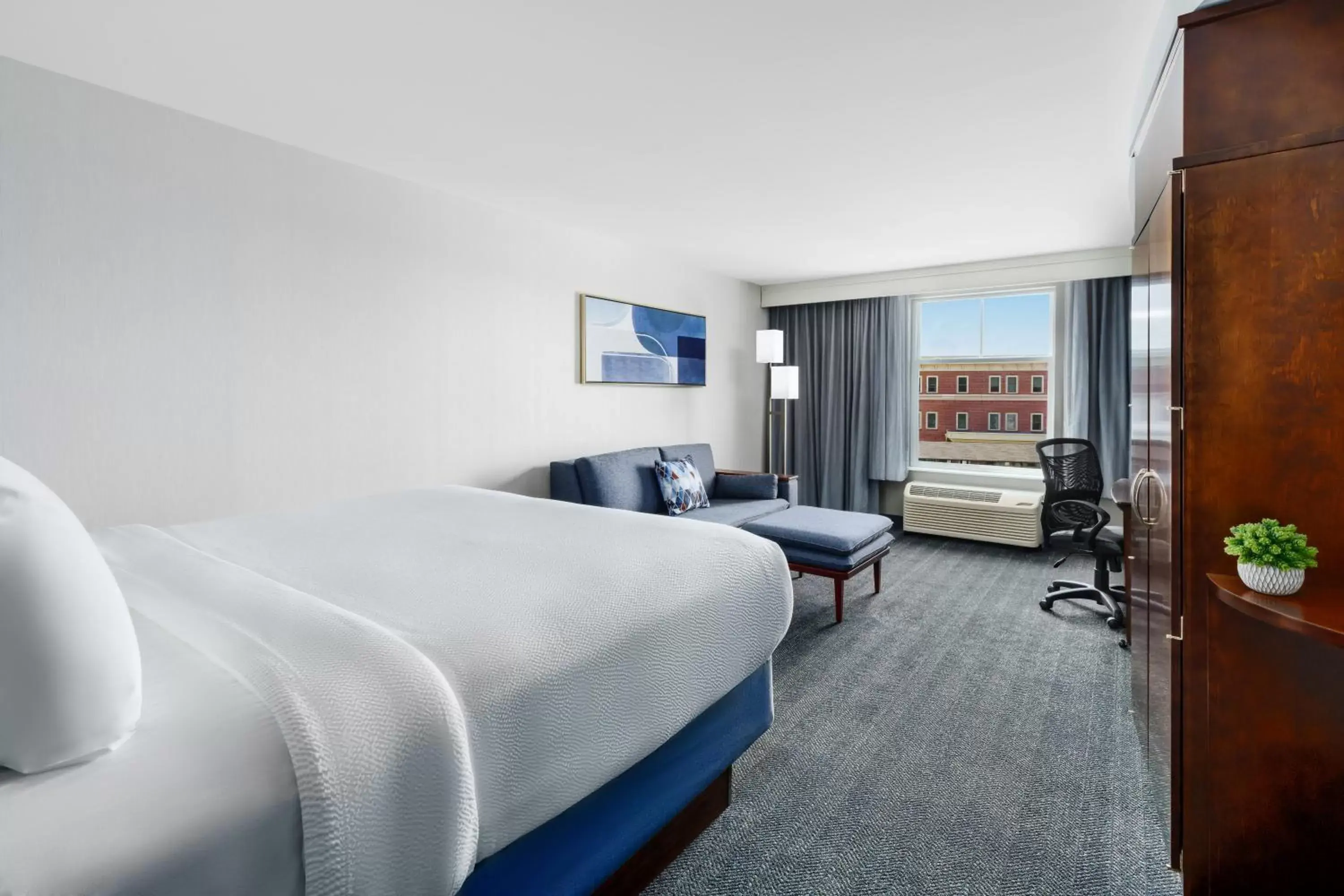 King Room with Sofa Bed in Courtyard Keene Downtown King Room with Sofa Bed in Courtyard Keene Downtown