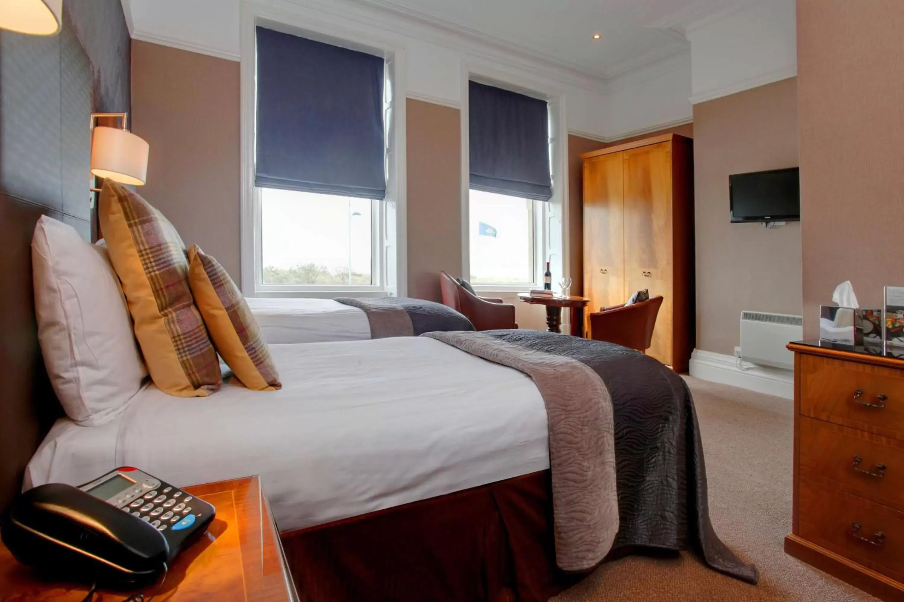 Executive Twin Room with View in Glendower Hotel BW Signature Collection Executive Twin Room with View in Glendower Hotel BW Signature Collection