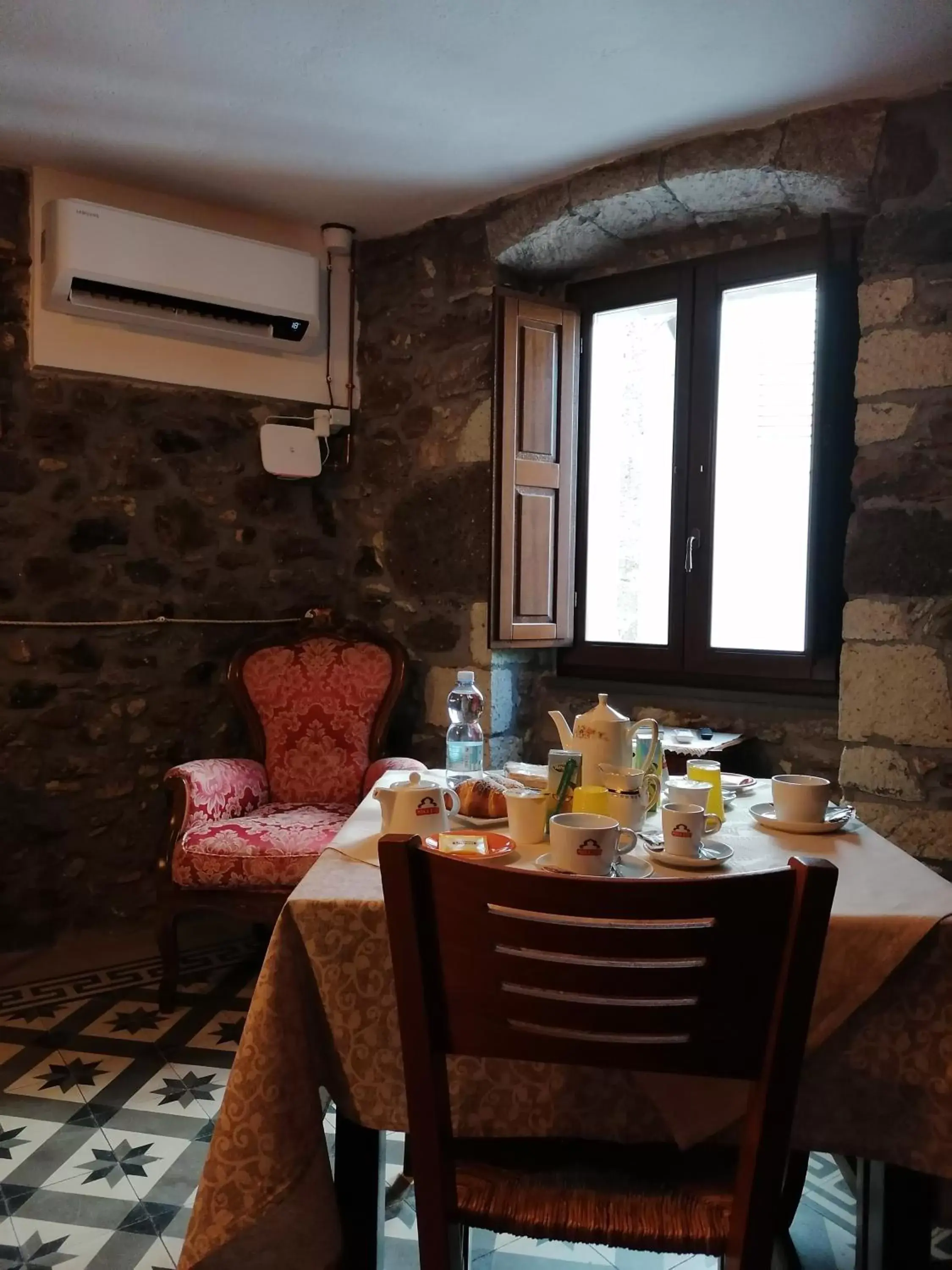 Economy Double Room in Deiana affittacamere e pizzeria Economy Double Room in Deiana affittacamere e pizzeria