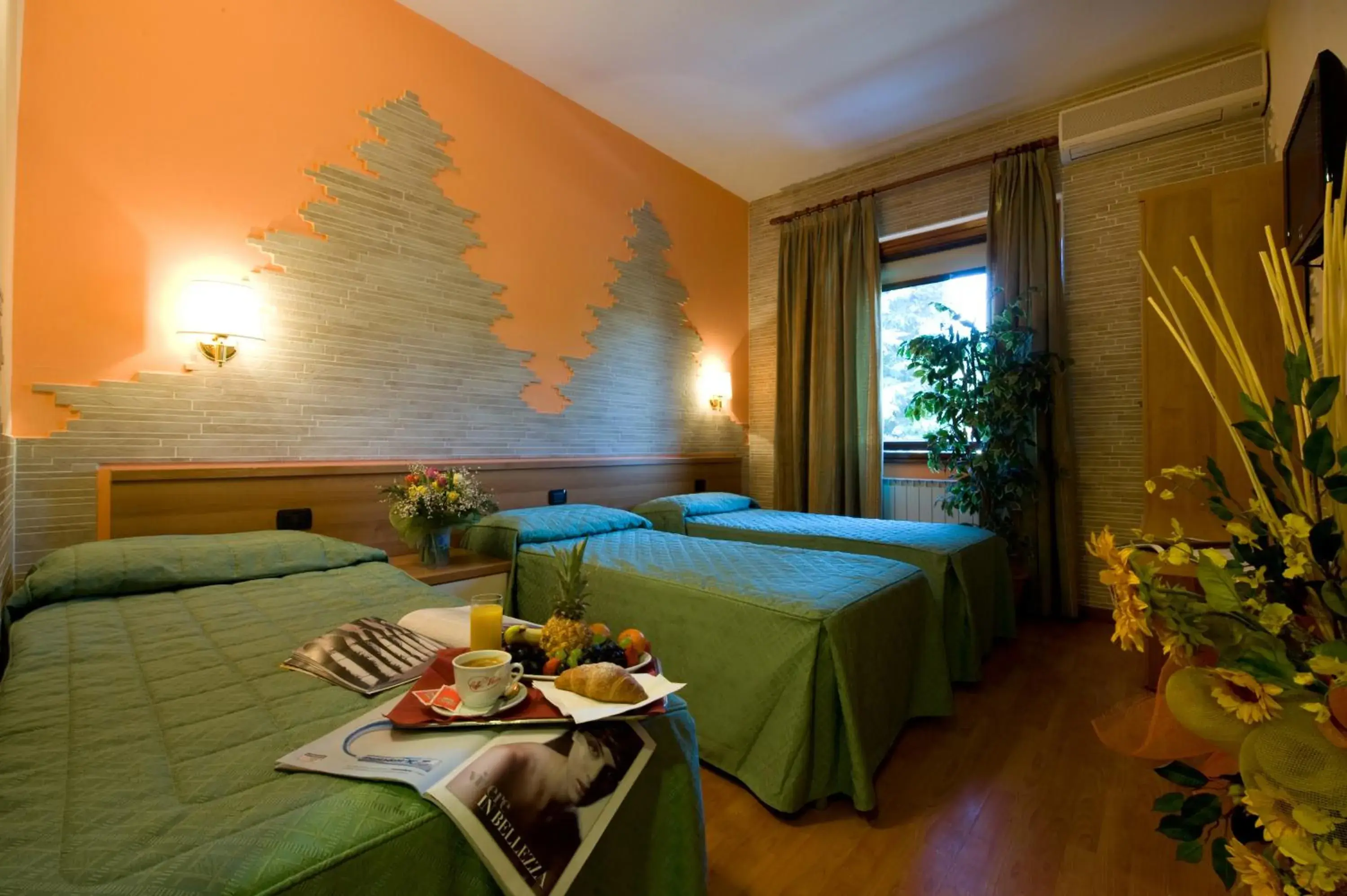 Double Room in Hotel Ristorante Tre Leoni Double Room in Hotel Ristorante Tre Leoni