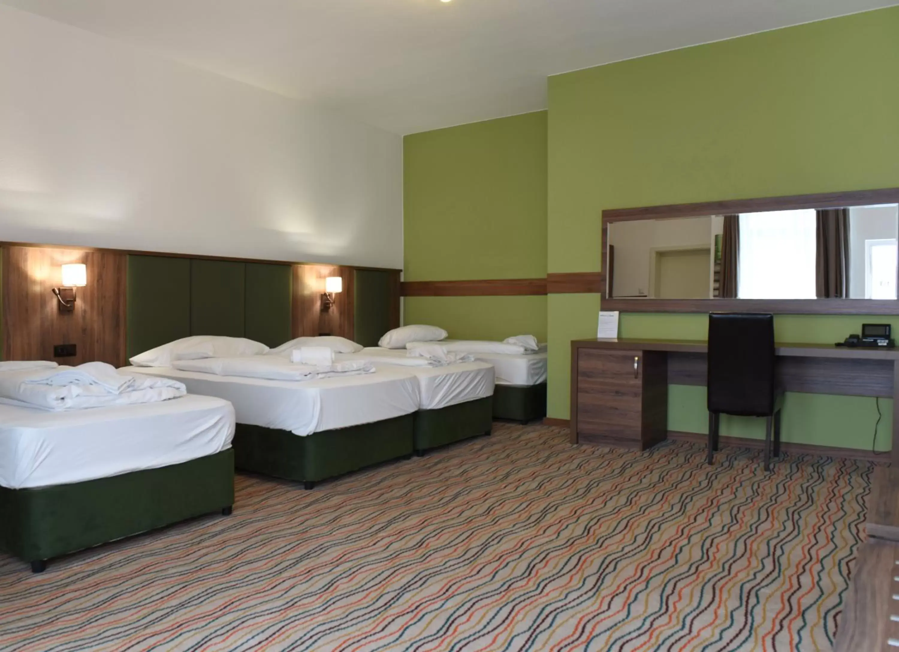 Standard Quadruple Room in Hotel Olive Inn Standard Quadruple Room in Hotel Olive Inn