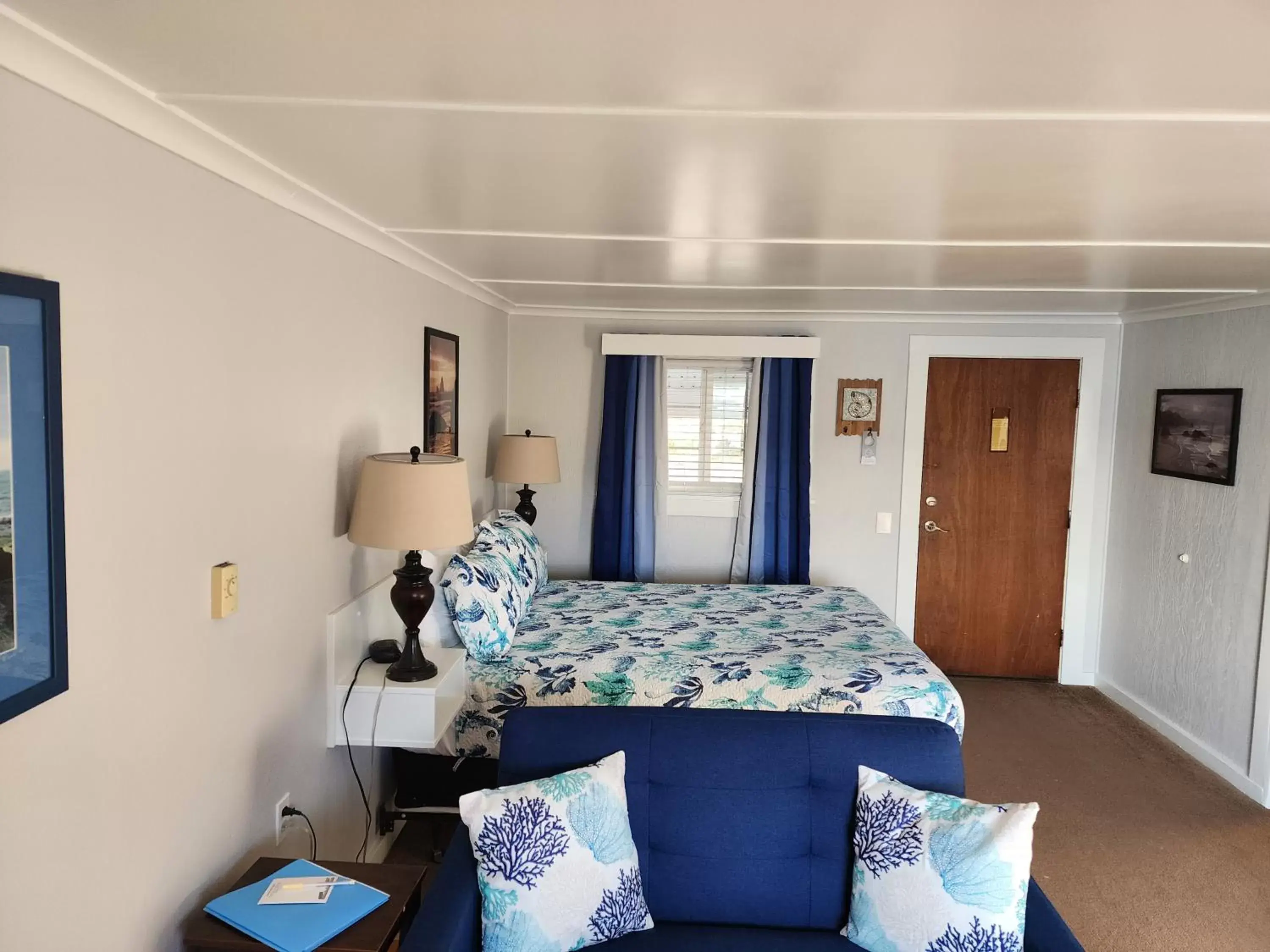 Queen Room with Sea View in Inn at Arch Rock Queen Room with Sea View in Inn at Arch Rock