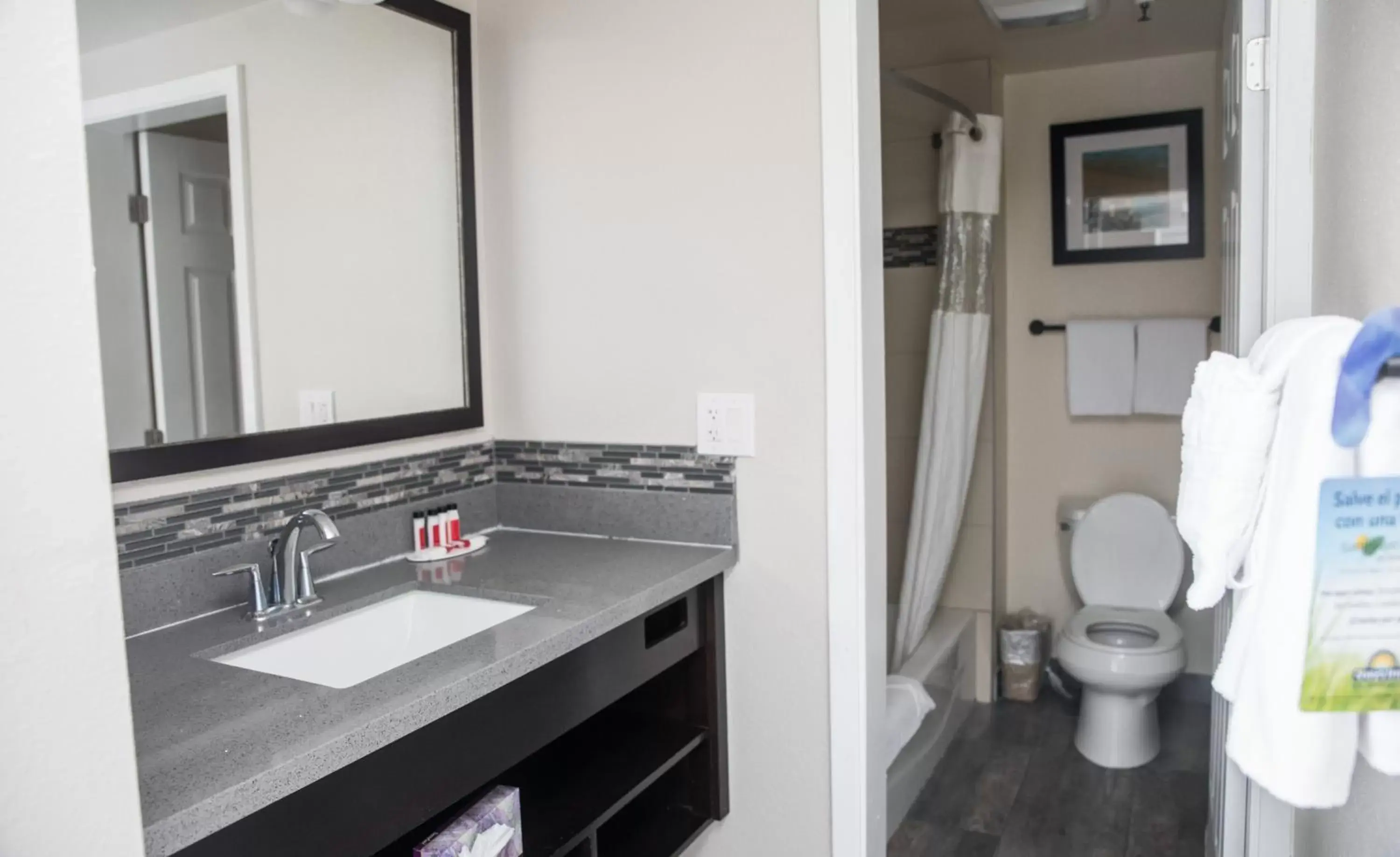 Ocean View King bedroom Nonsmoking in Days Inn by Wyndham Monterey Downtown Ocean View King bedroom Nonsmoking in Days Inn by Wyndham Monterey Downtown