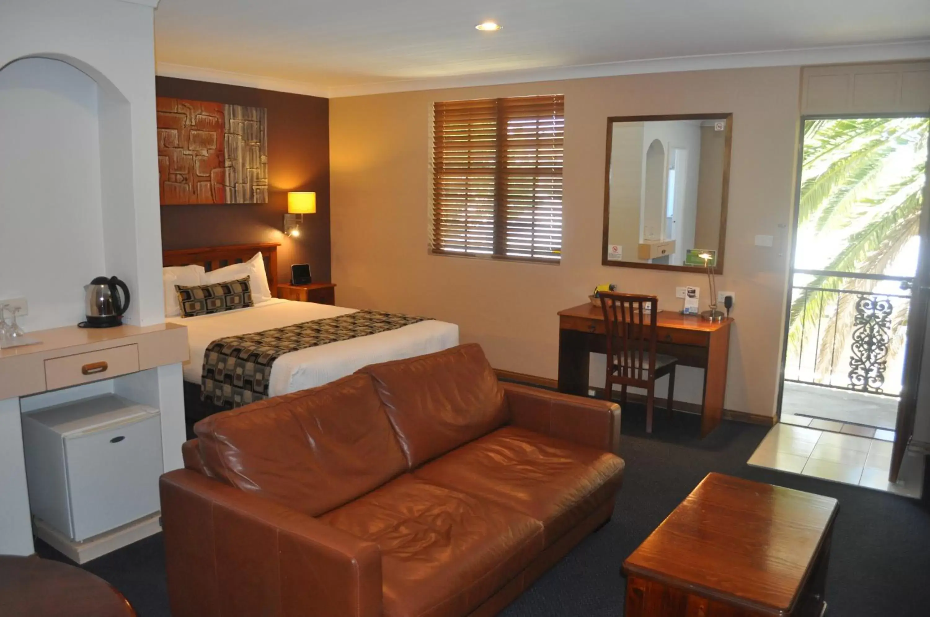 Executive Double Room in In Town Motor Inn Executive Double Room in In Town Motor Inn