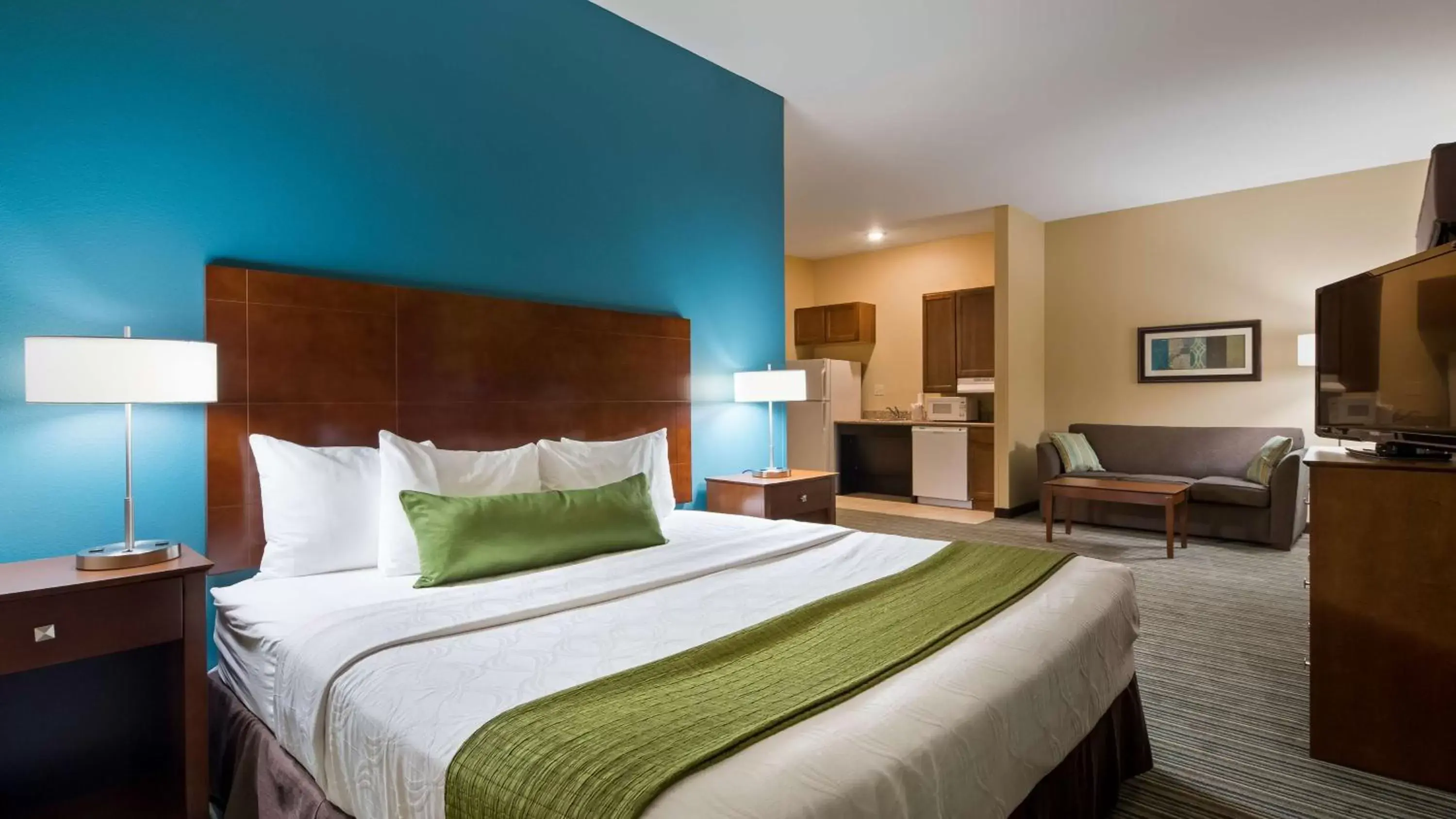 King Suite with Sofa Bed in Best Western Plus Patterson Park Inn King Suite with Sofa Bed in Best Western Plus Patterson Park Inn