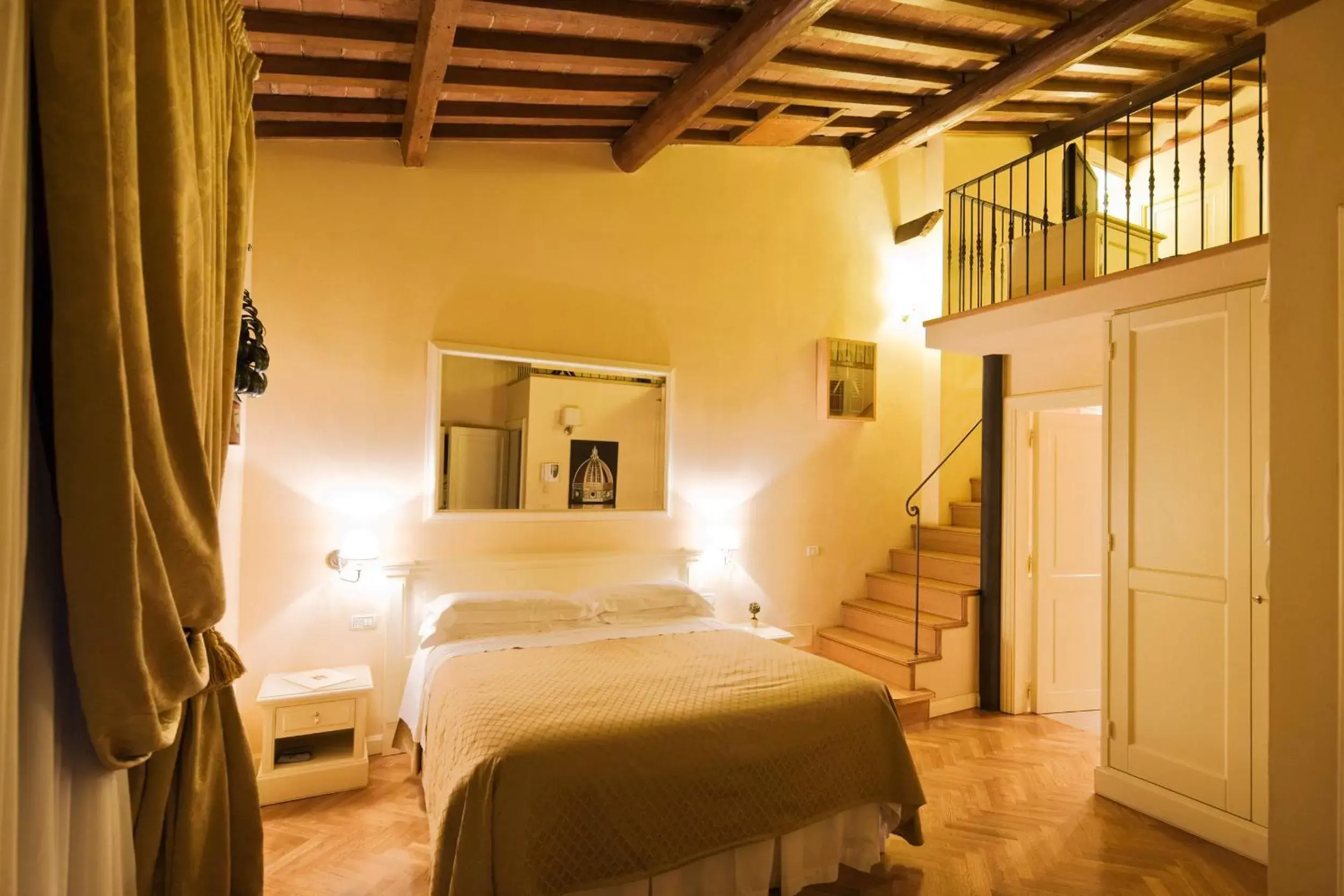 Deluxe Apartment with Fiesole Hills View (4 Adults) in Granduomo Charming Accomodation Deluxe Apartment with Fiesole Hills View (4 Adults) in Granduomo Charming Accomodation