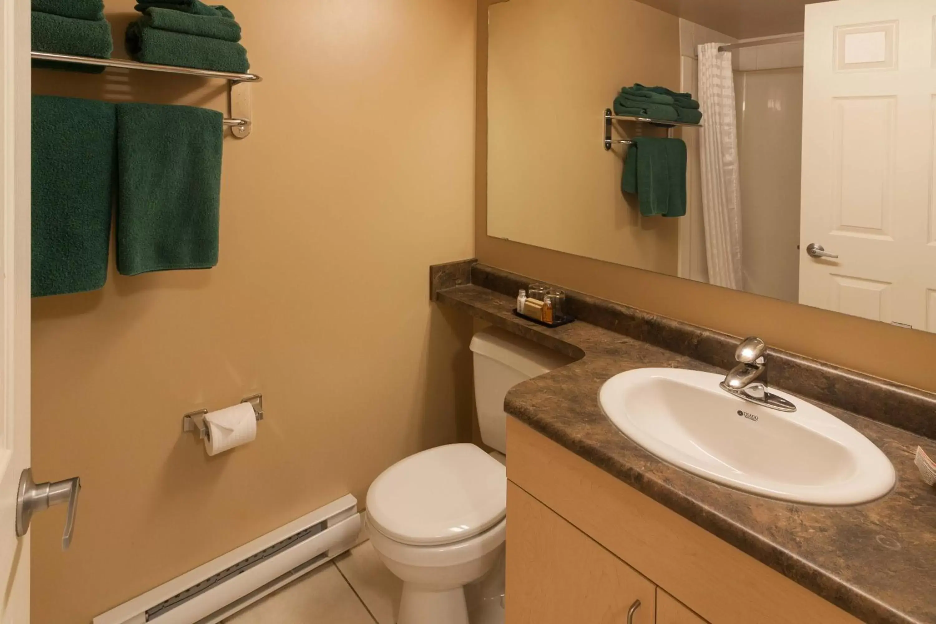 Queen Room in BCMInns - Fort McMurray - Rusty's Queen Room in BCMInns - Fort McMurray - Rusty's