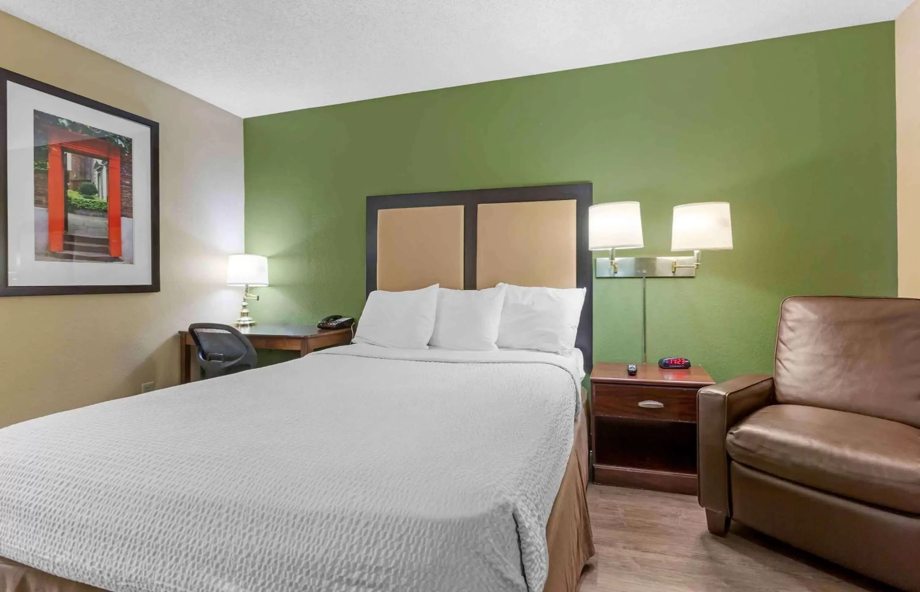Queen studio with 1 Queen Bed - Disability Access/Non-Smoking in Extended Stay America Suites - Phoenix - Peoria Queen studio with 1 Queen Bed - Disability Access/Non-Smoking in Extended Stay America Suites - Phoenix - Peoria