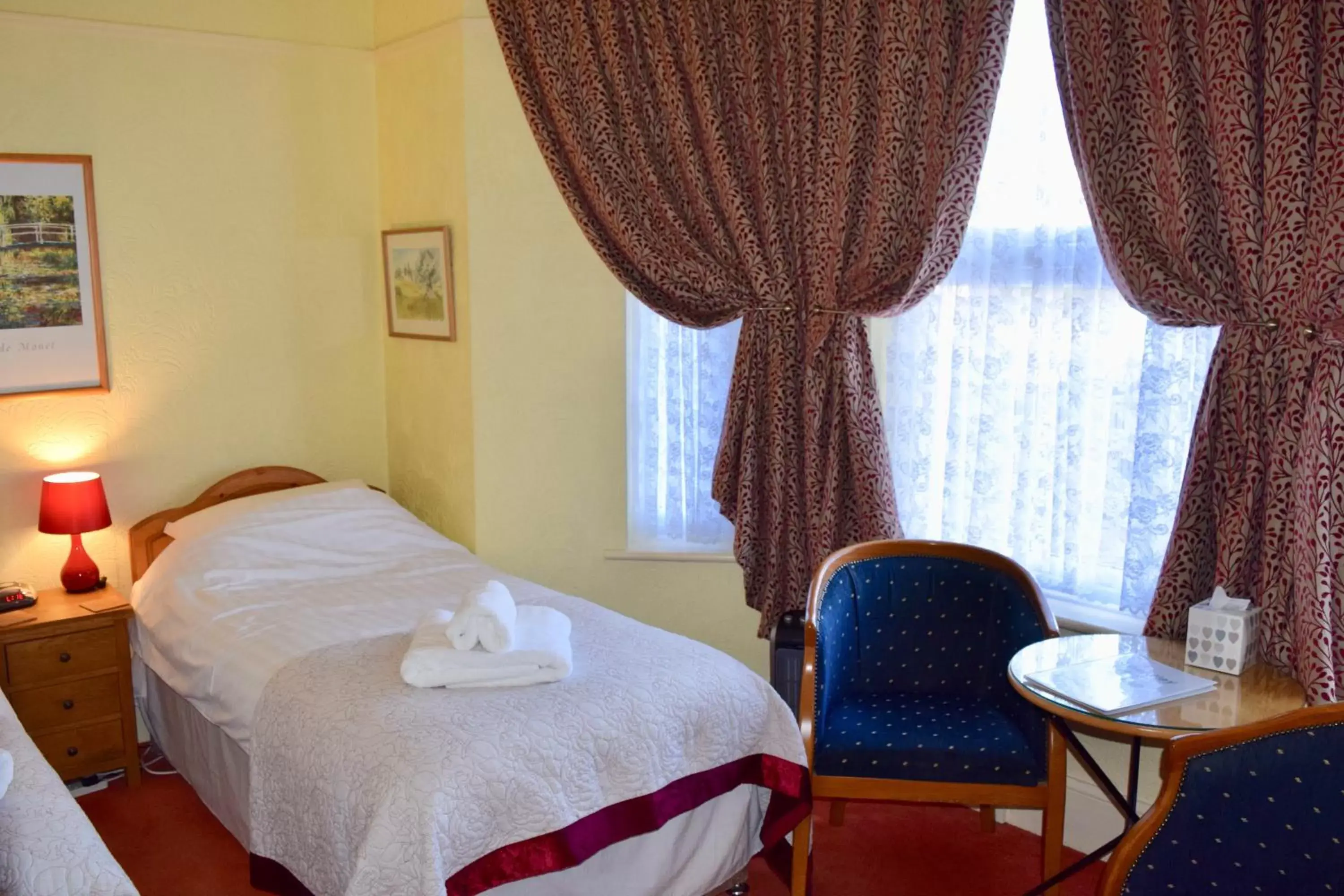 Twin Room with Private Bathroom in Bewdley Hill House Twin Room with Private Bathroom in Bewdley Hill House