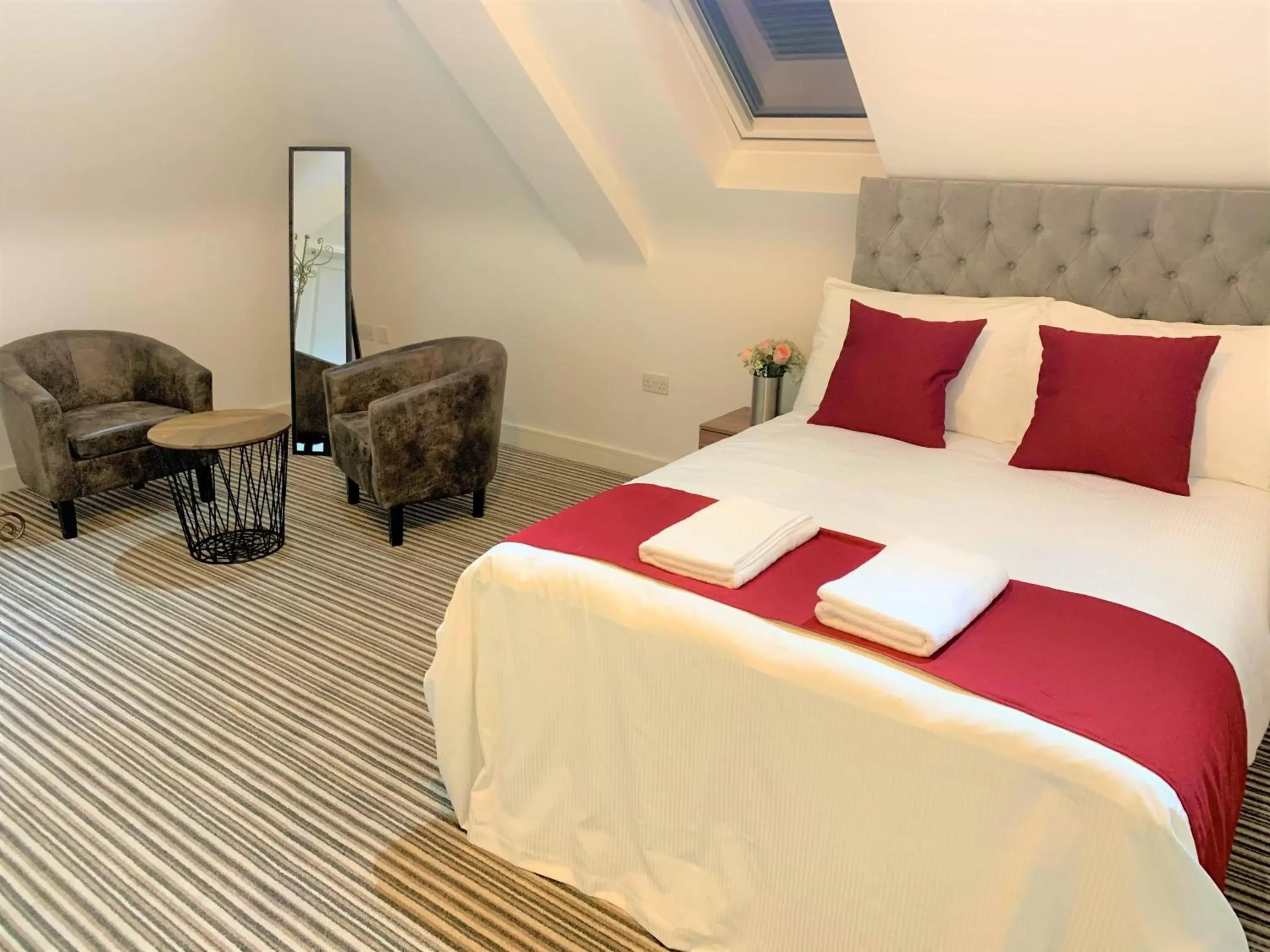 Deluxe Double Room in Green View Hotel Near Dartford Deluxe Double Room in Green View Hotel Near Dartford