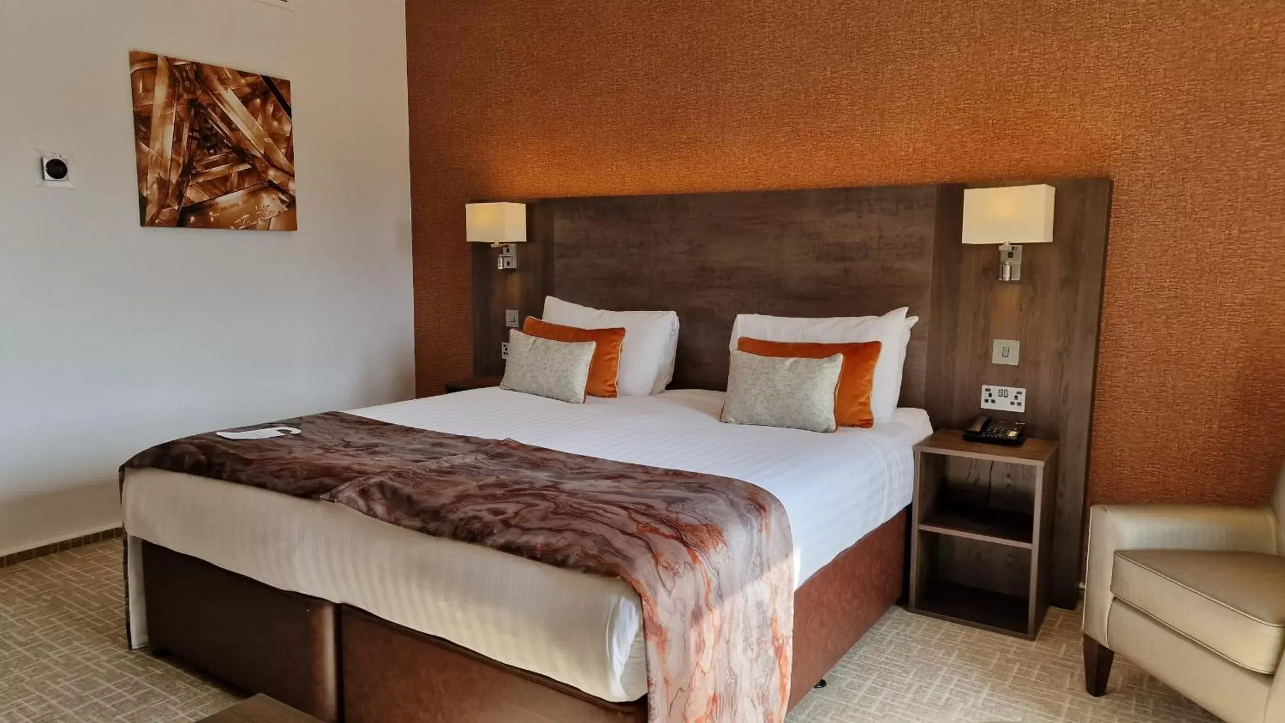 Deluxe Double Room with Balcony in Coppid Beech Deluxe Double Room with Balcony in Coppid Beech