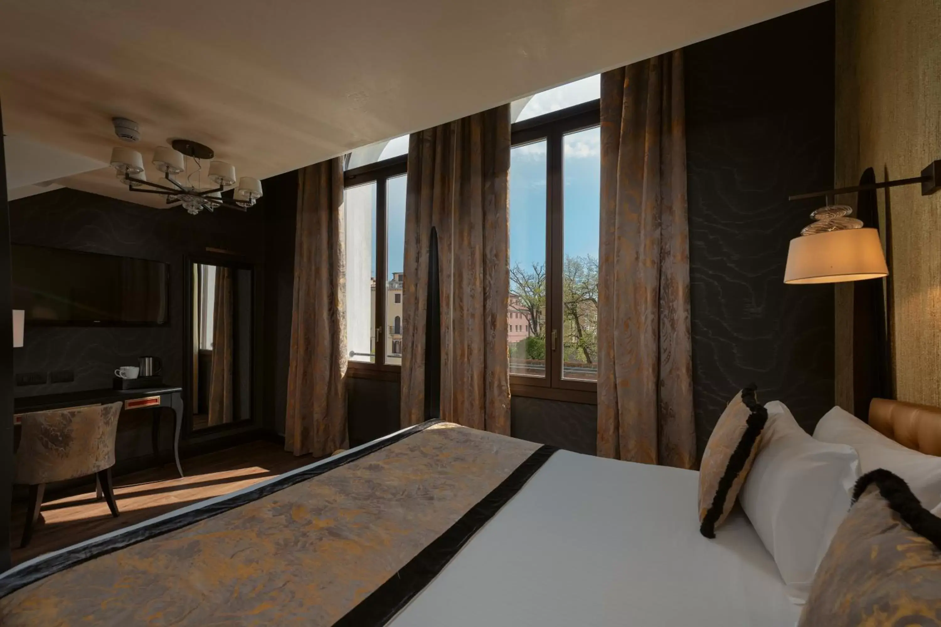 Family Suite Split Level in Palazzo Veneziano - Venice Collection Family Suite Split Level in Palazzo Veneziano - Venice Collection