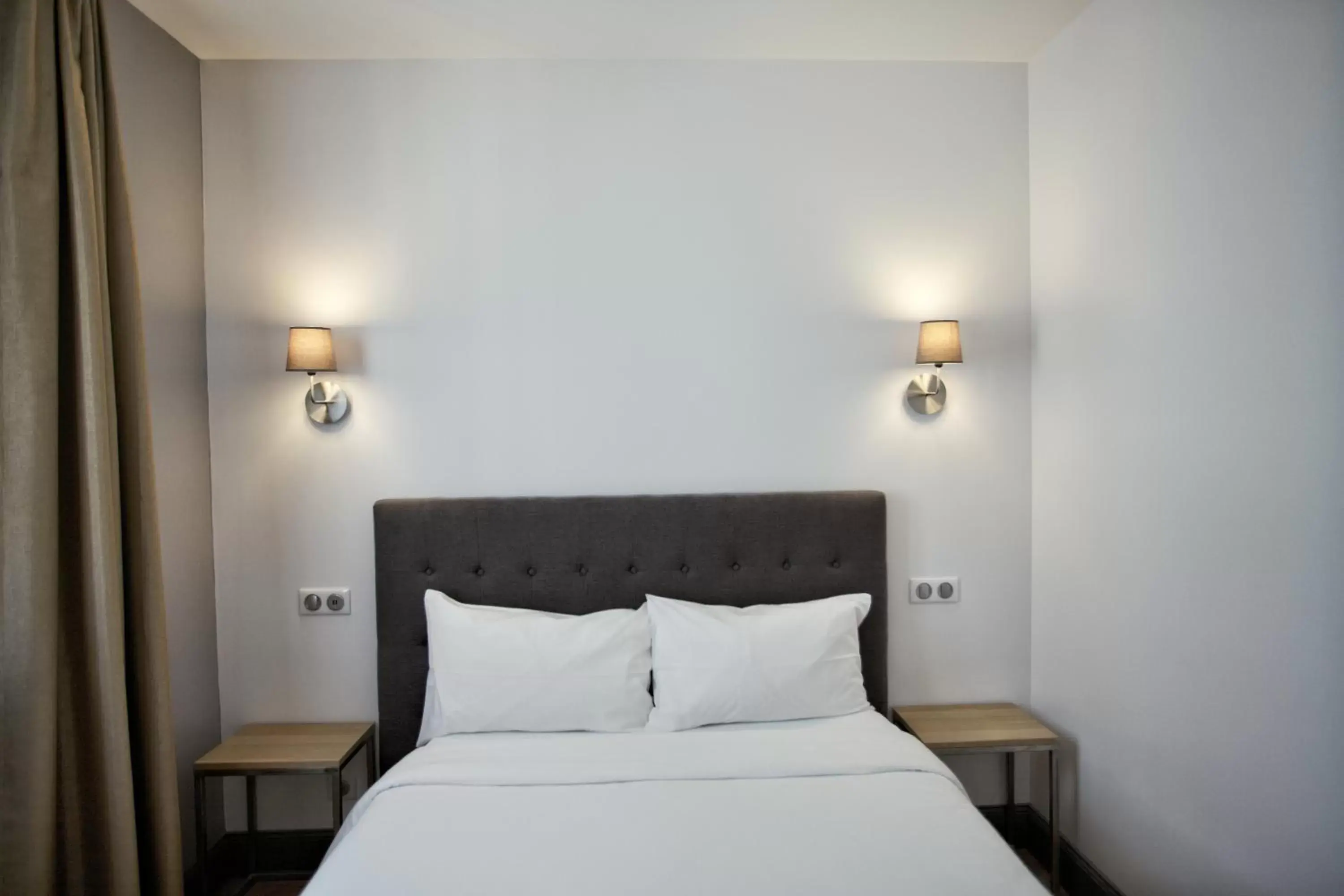 Standard Queen Room - single occupancy in Hôtel Henri IV Standard Queen Room - single occupancy in Hôtel Henri IV